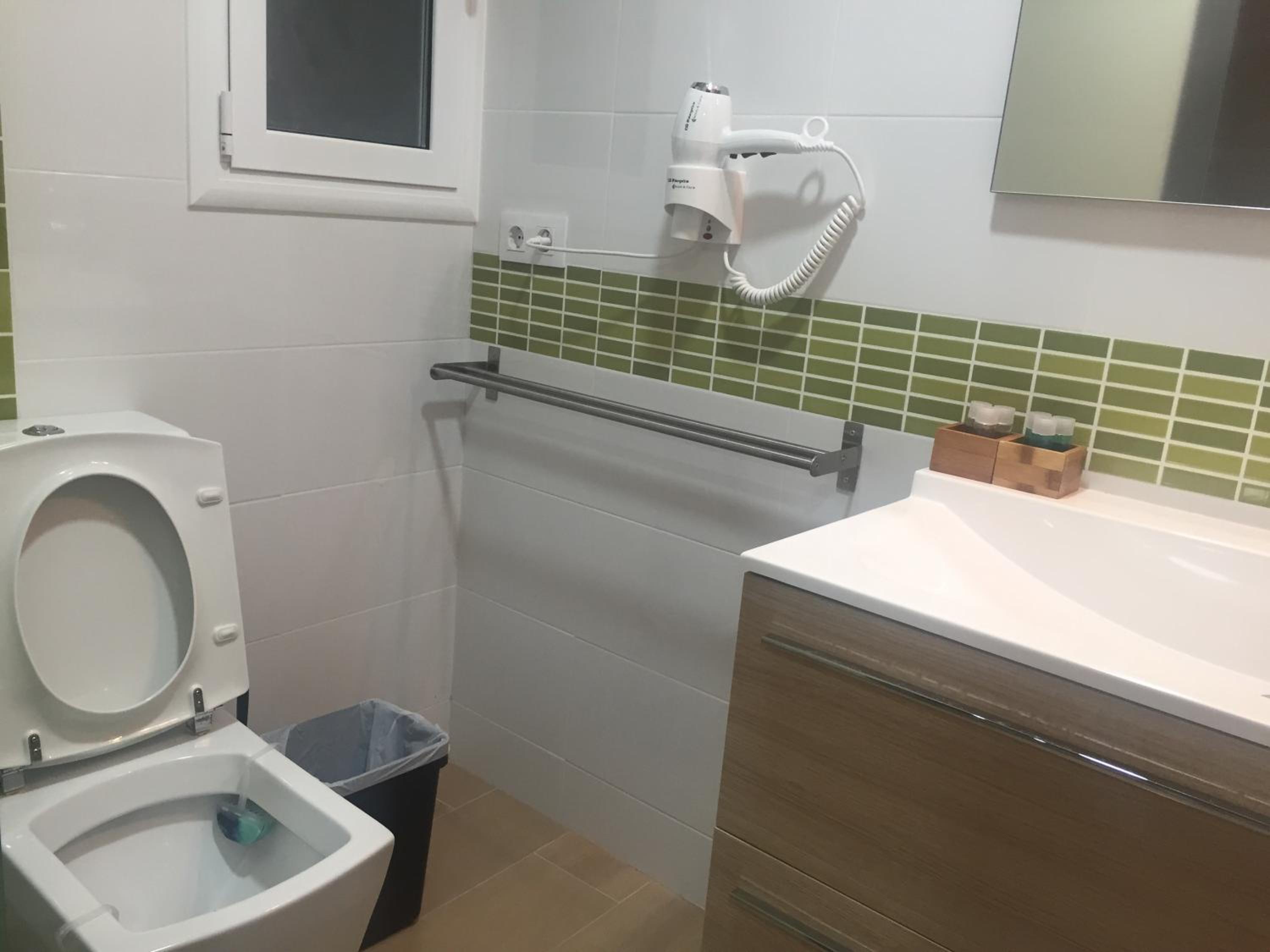 Quadruple Room With Private Bathroom