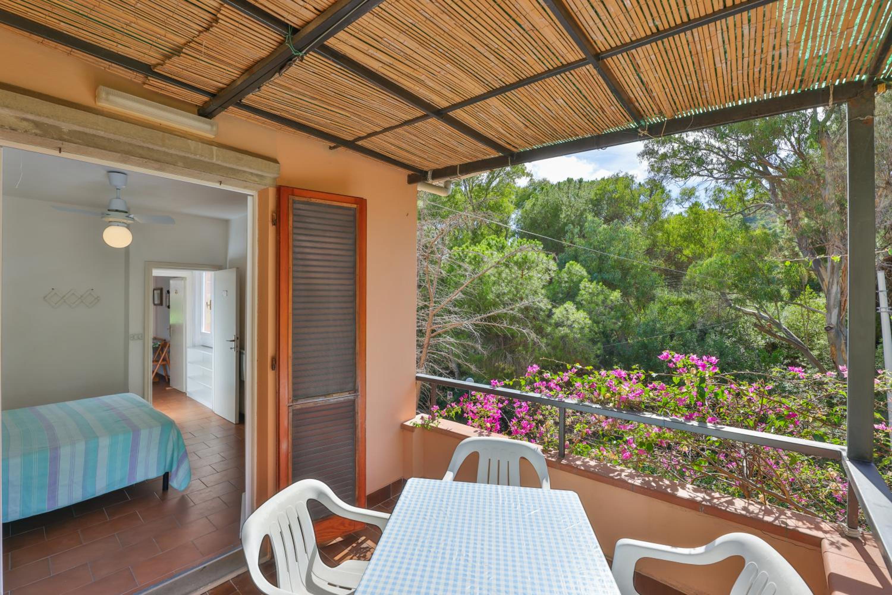 One-Bedroom Apartment with Sea View and Terrace photo 3