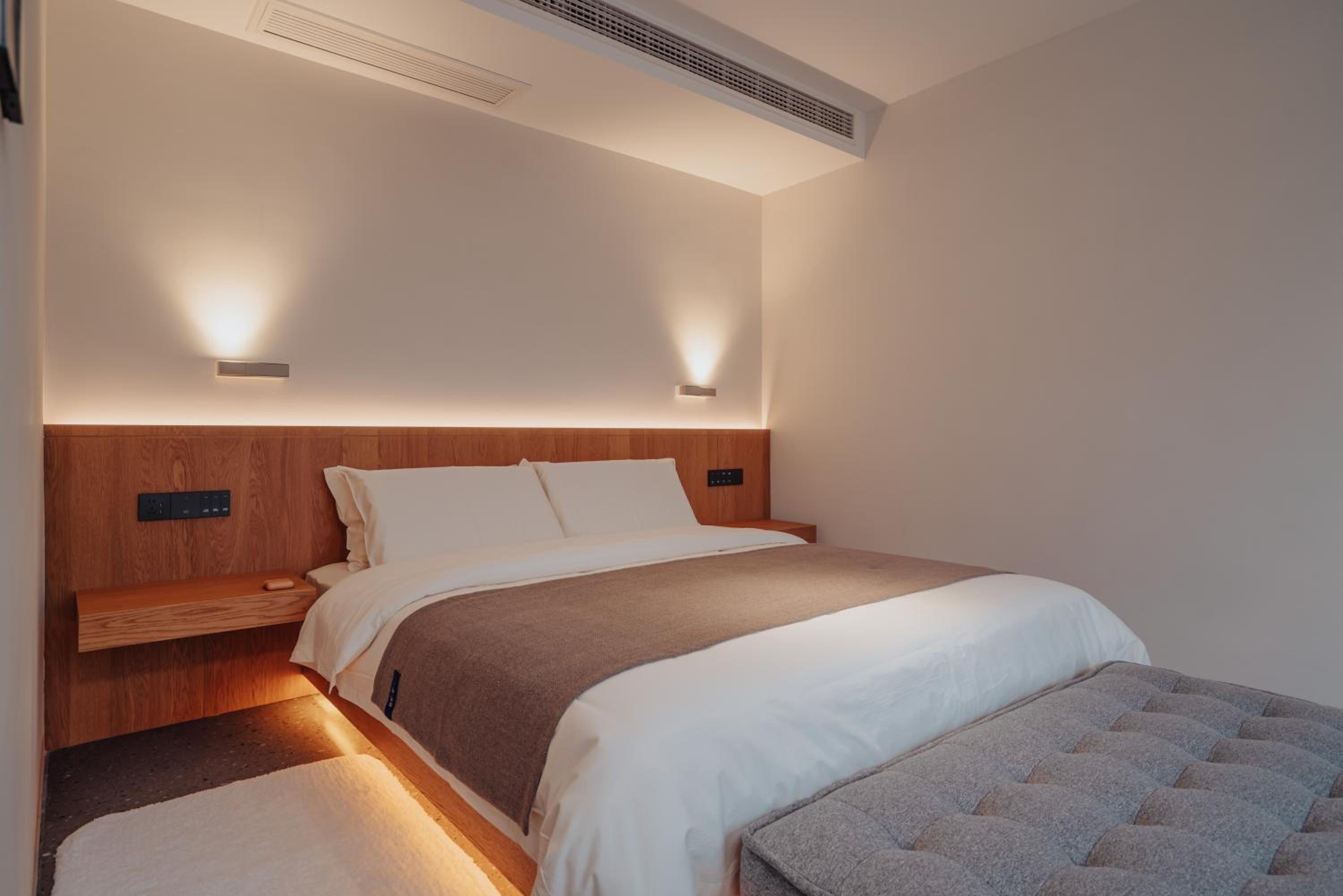 Deluxe Room (2 Adults + 1 Child) photo 1