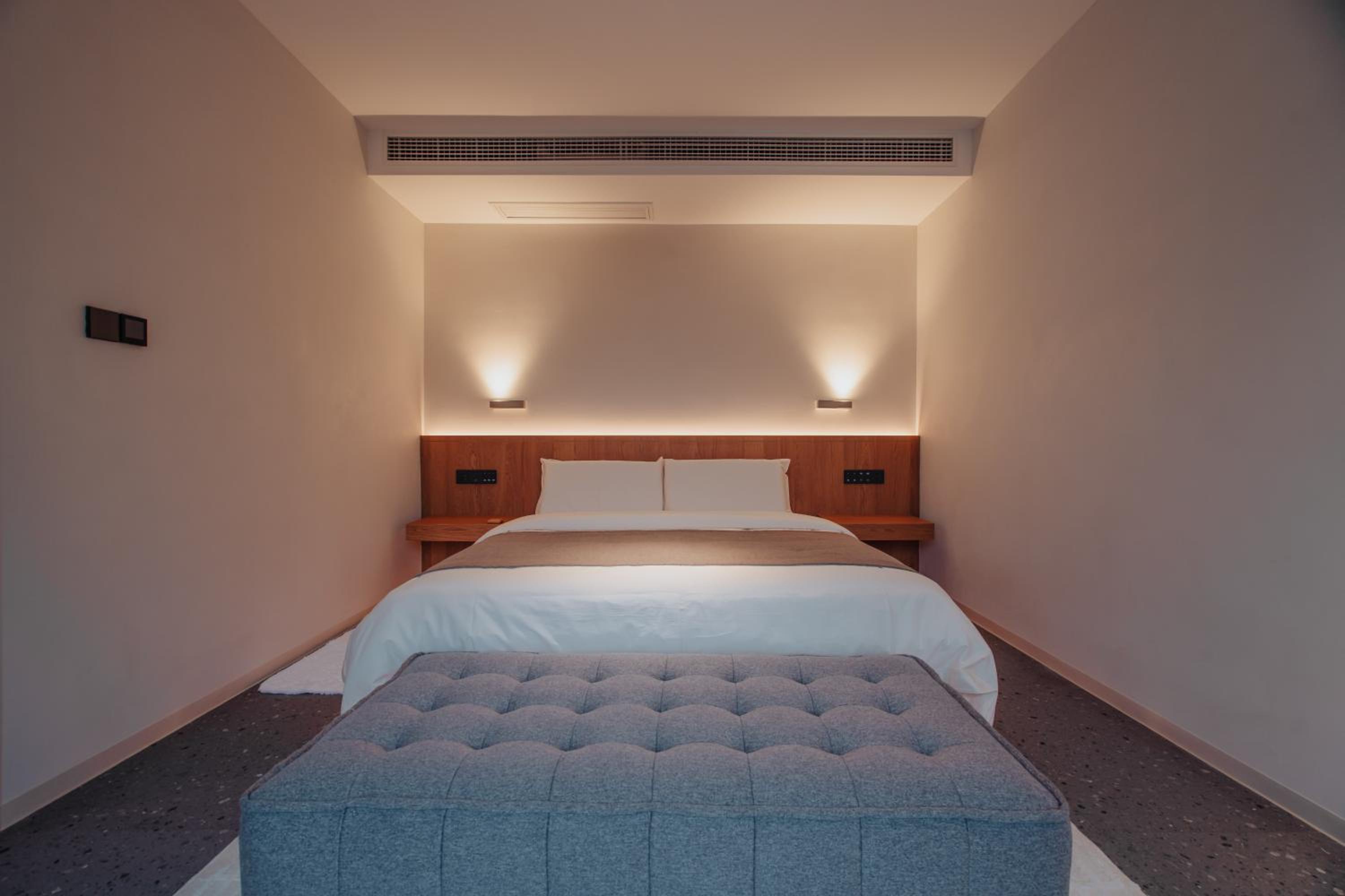 Deluxe Room (2 Adults + 1 Child) photo 2