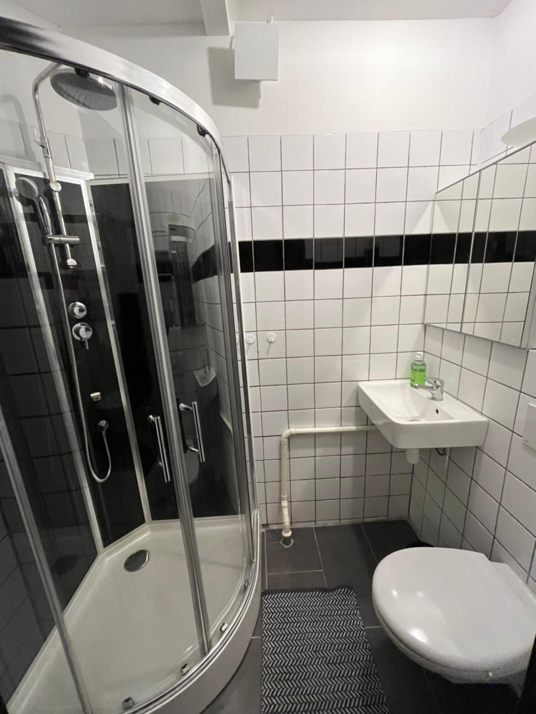 One-Bedroom Apartment - Photo 3