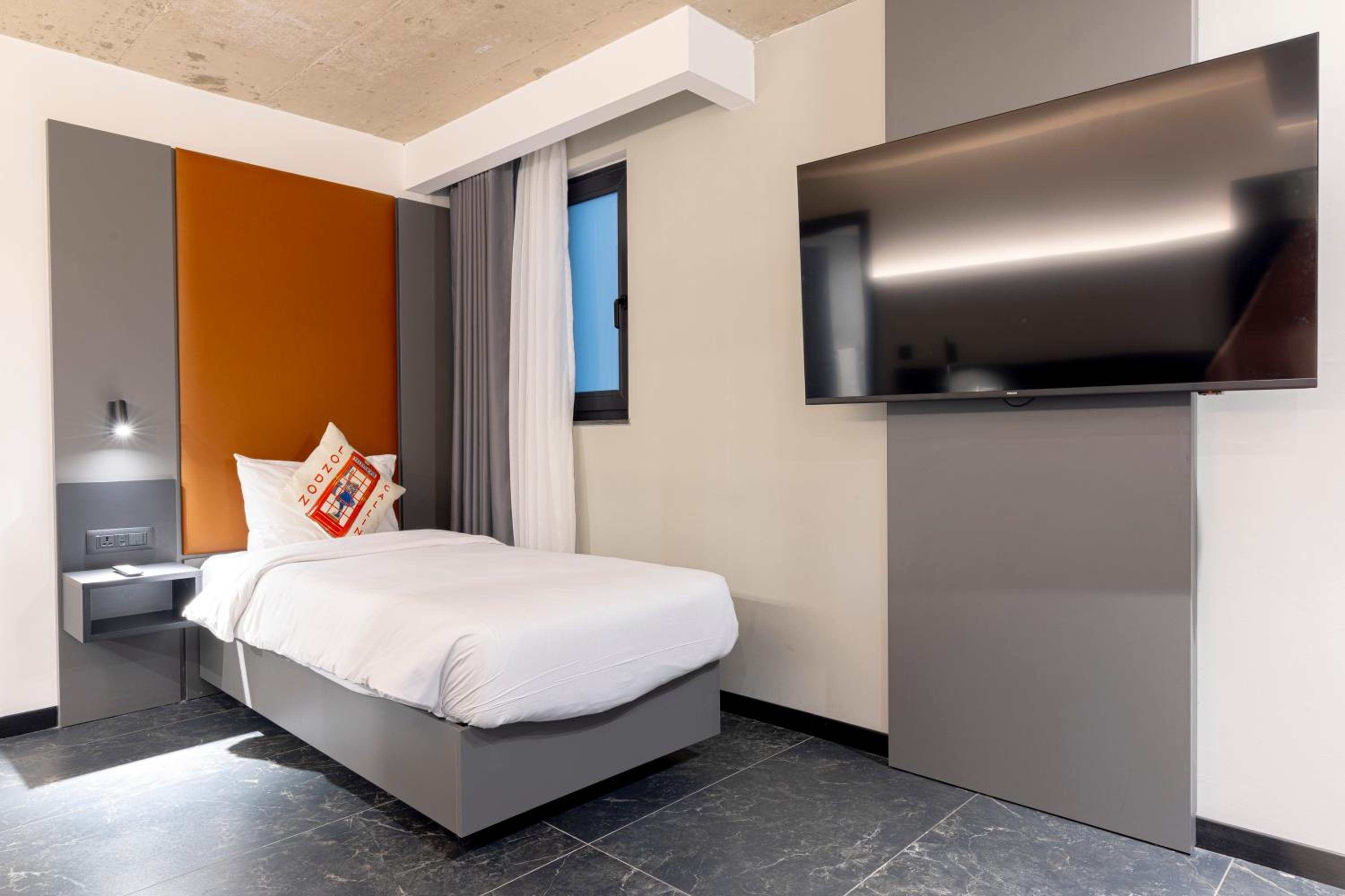 Standard Single Internal No Balcony
