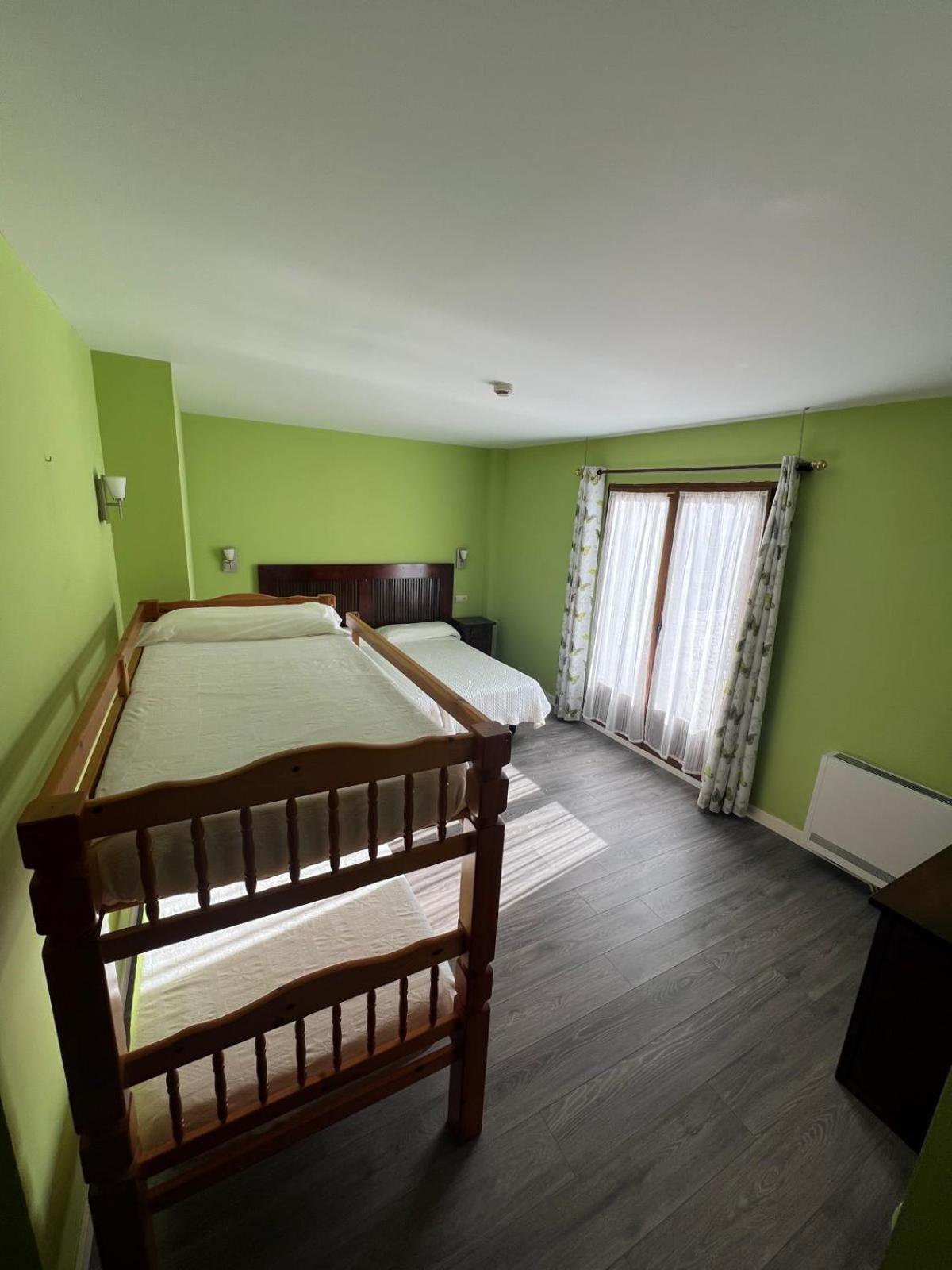 Family Room (4 Adults) photo 2
