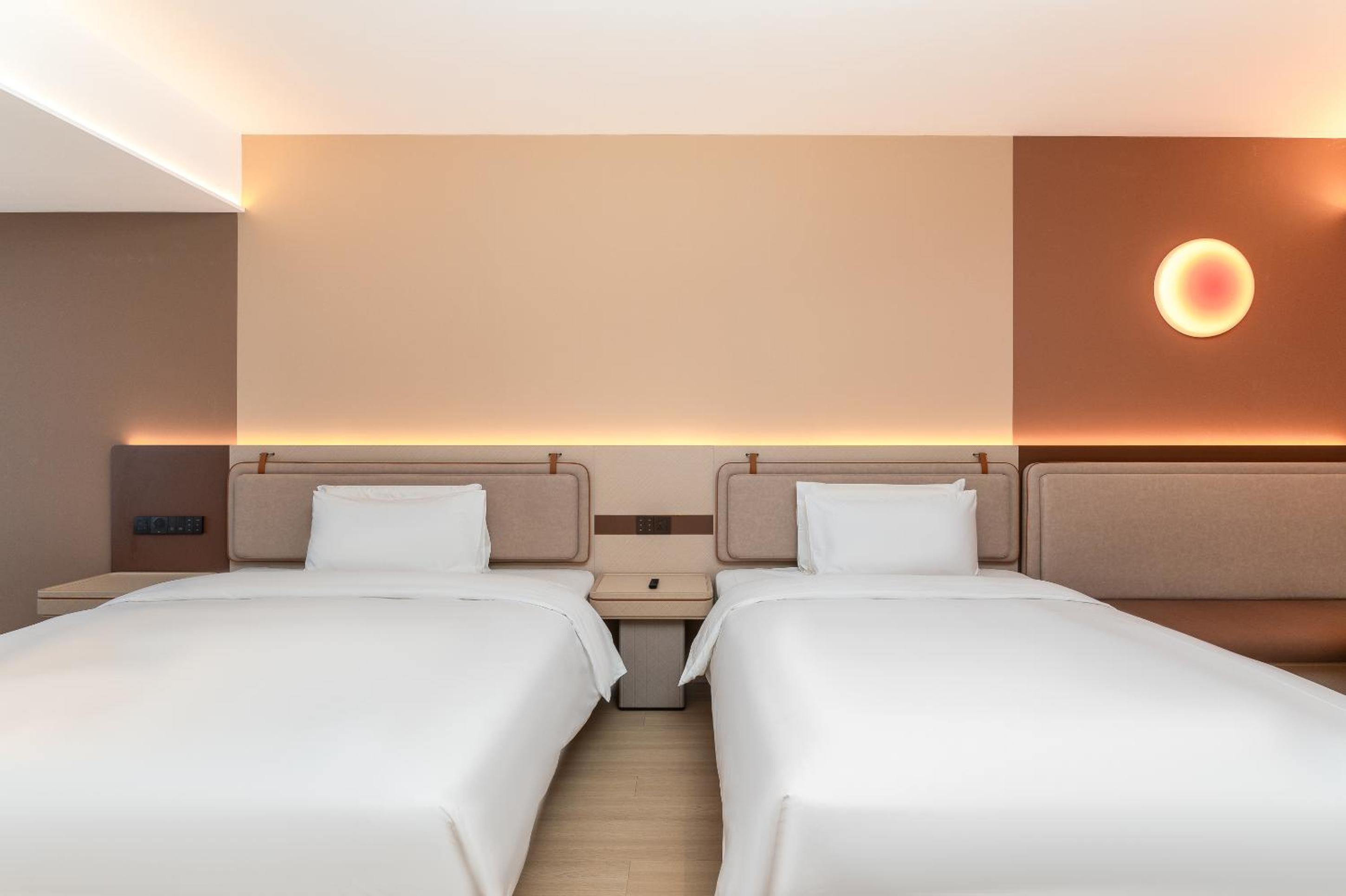 Superior Twin Room with City View photo 3