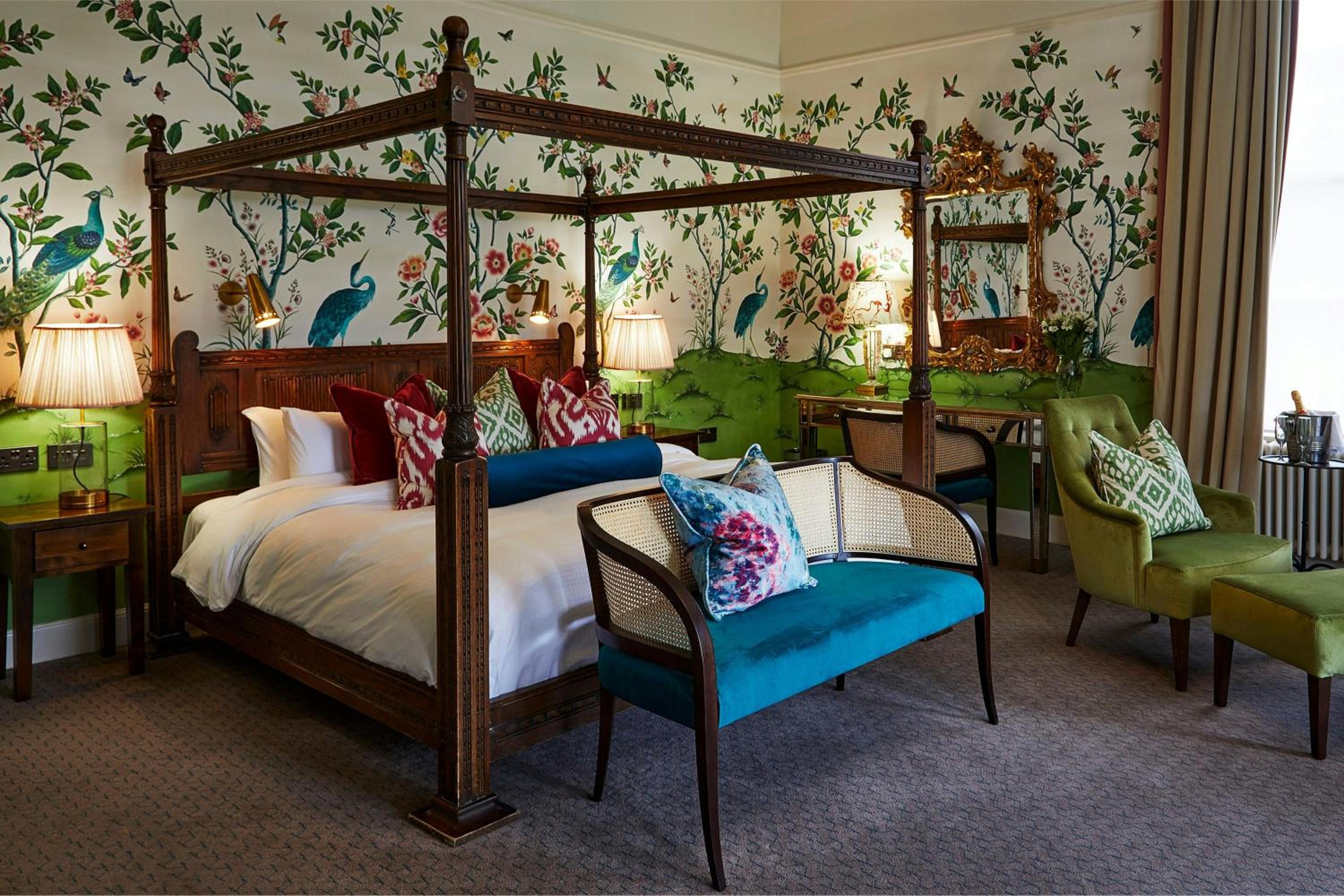 Suite - Photo 11