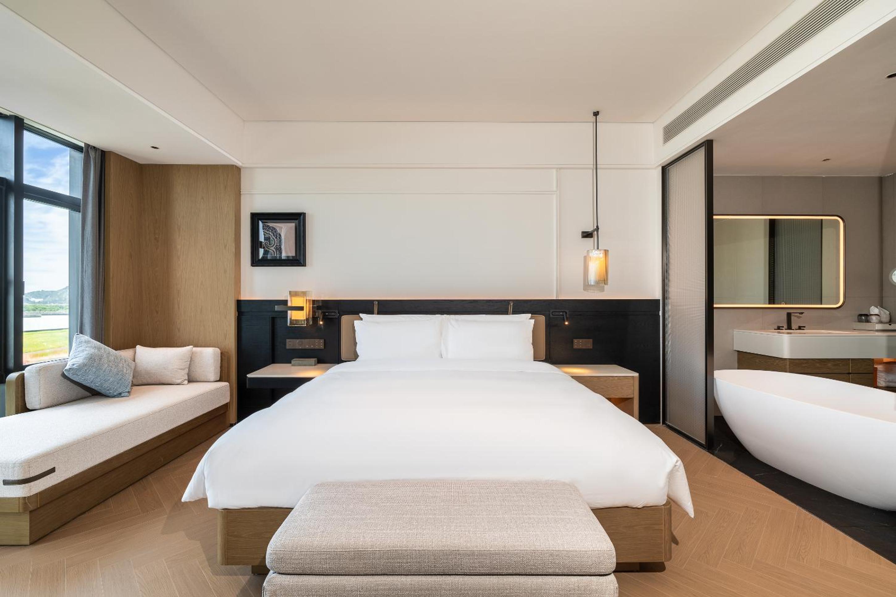 Deluxe Double Room with Sea View photo 3