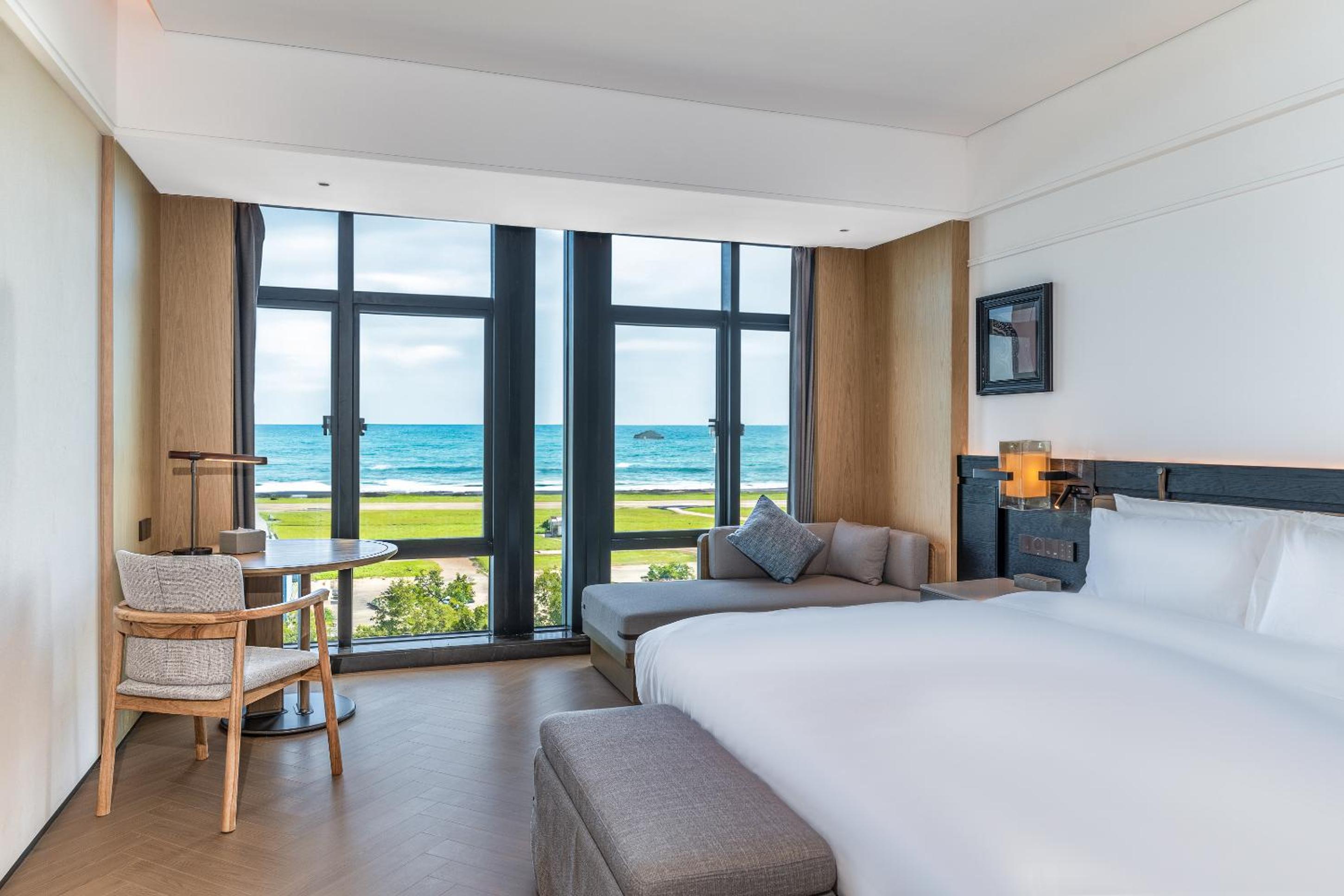 Deluxe Double Room with Sea View photo 2