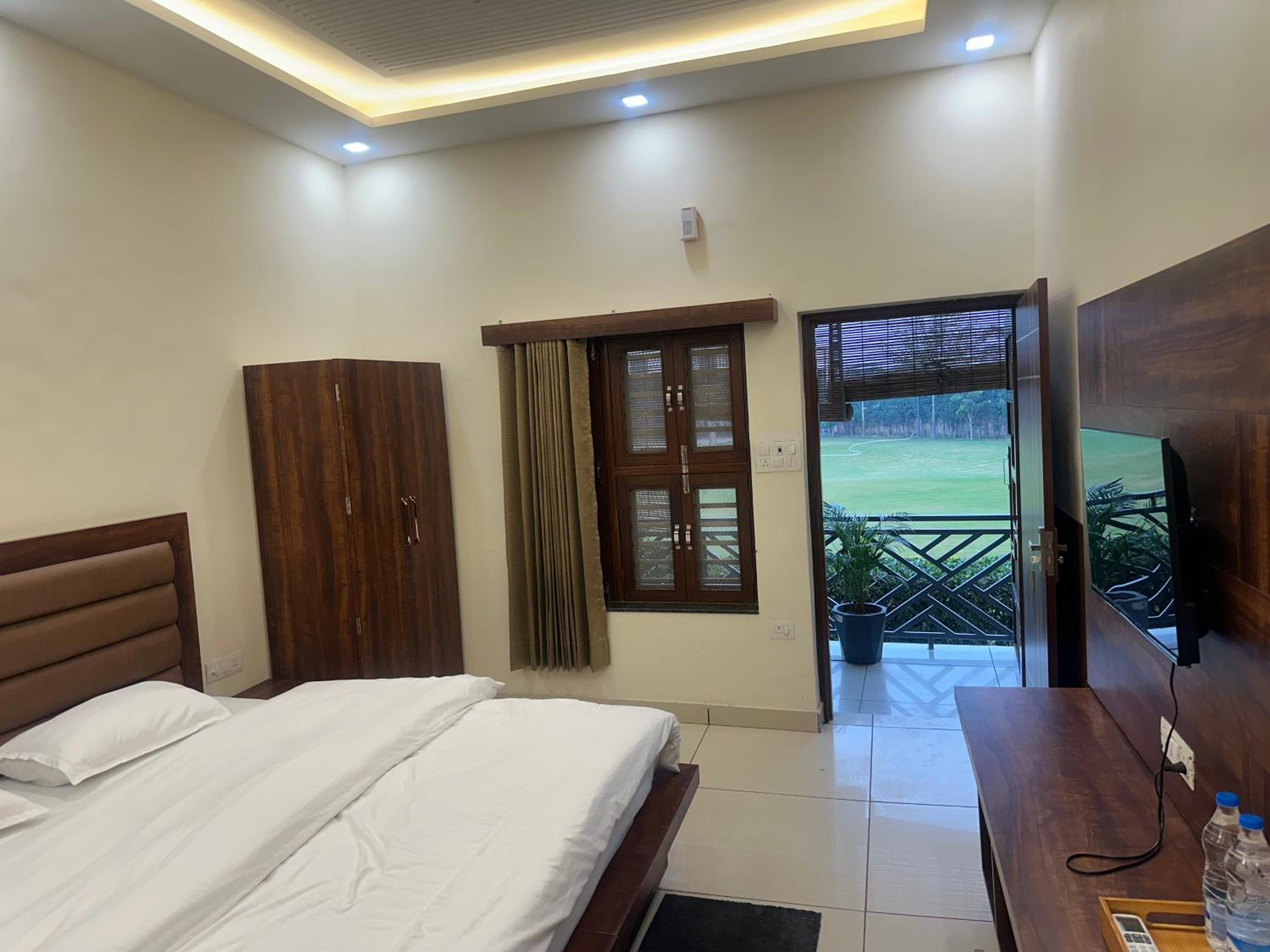Deluxe King Room photo 3