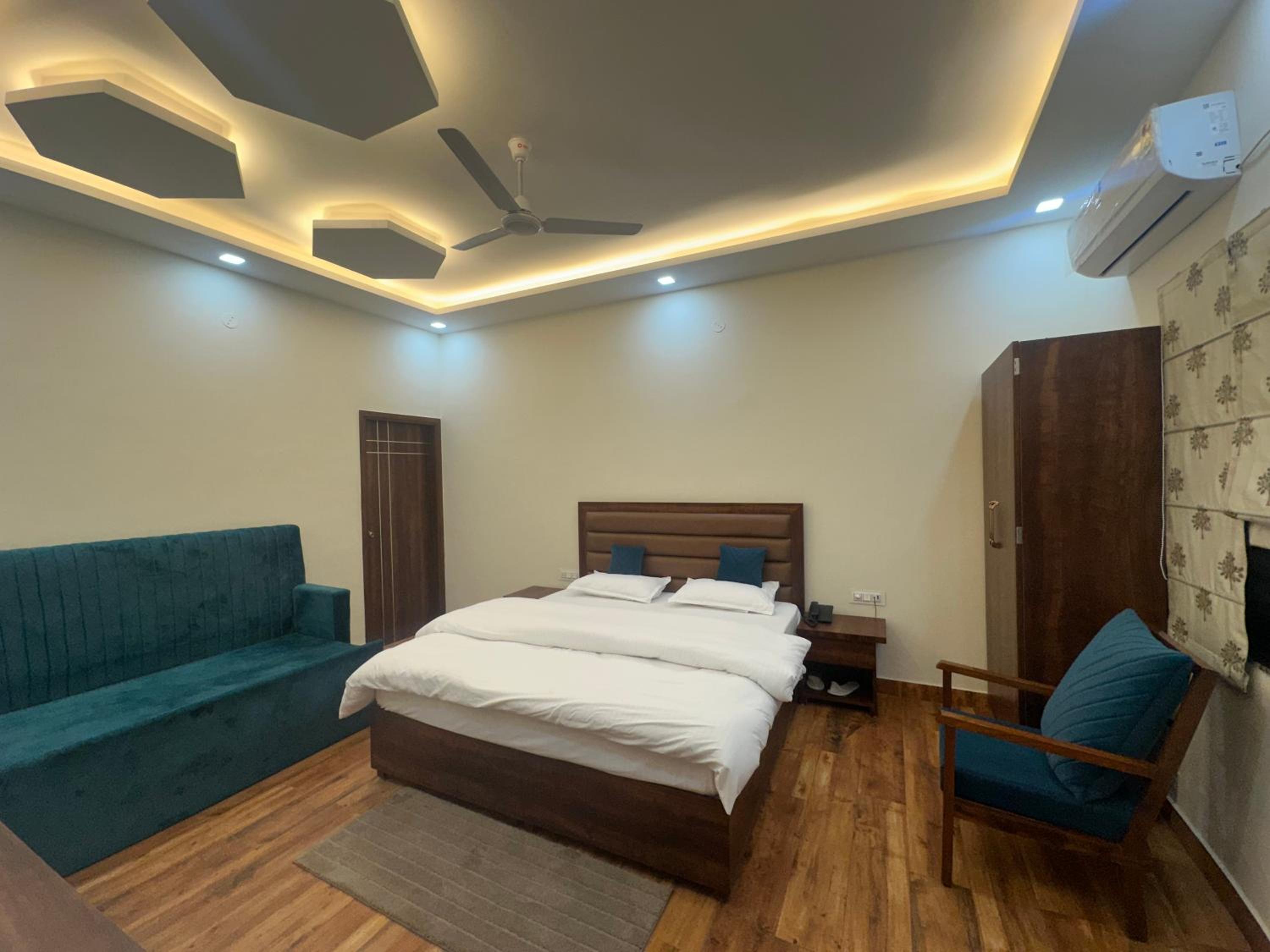 Suite with Balcony photo 3