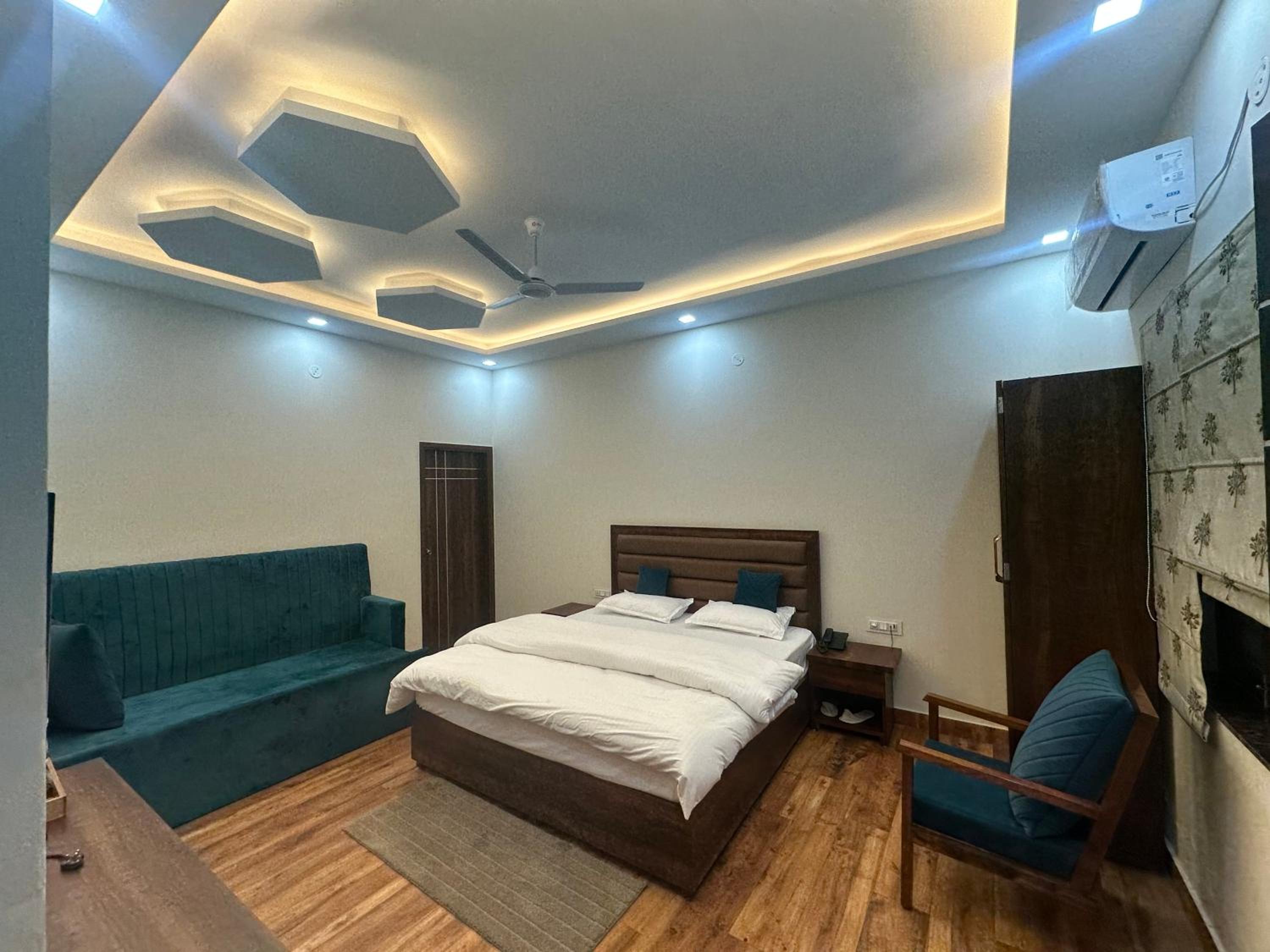 Suite with Balcony photo 2