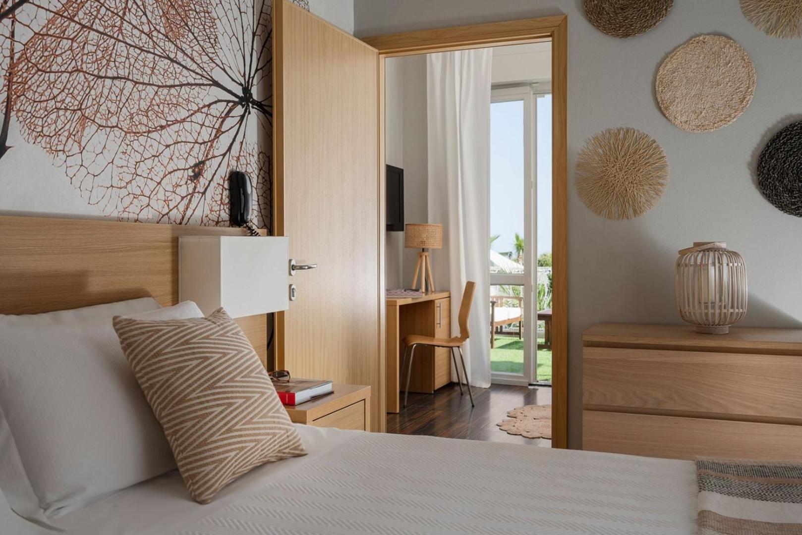 Deluxe Double Room with Balcony and Sea View
