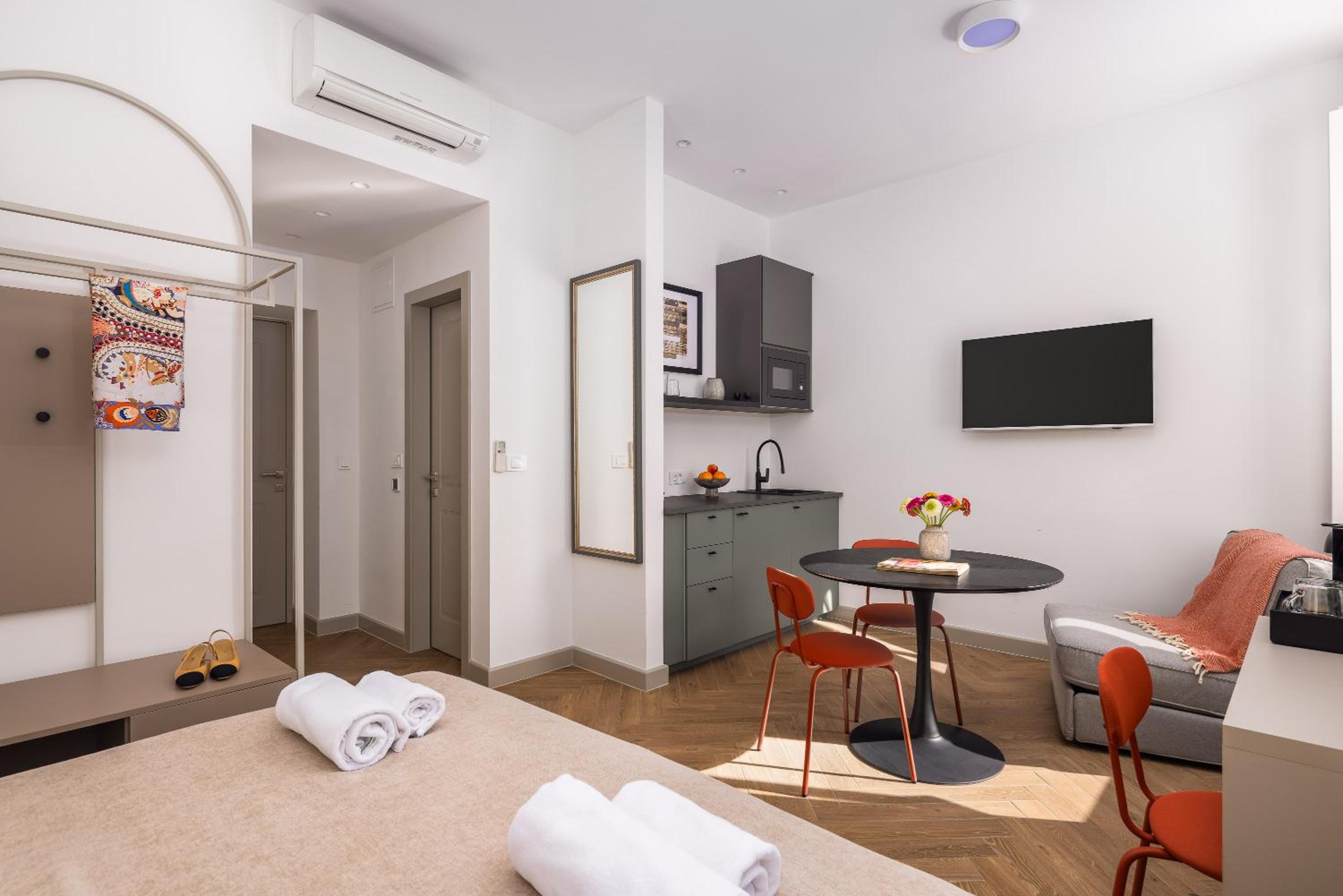Suite with City View photo 2