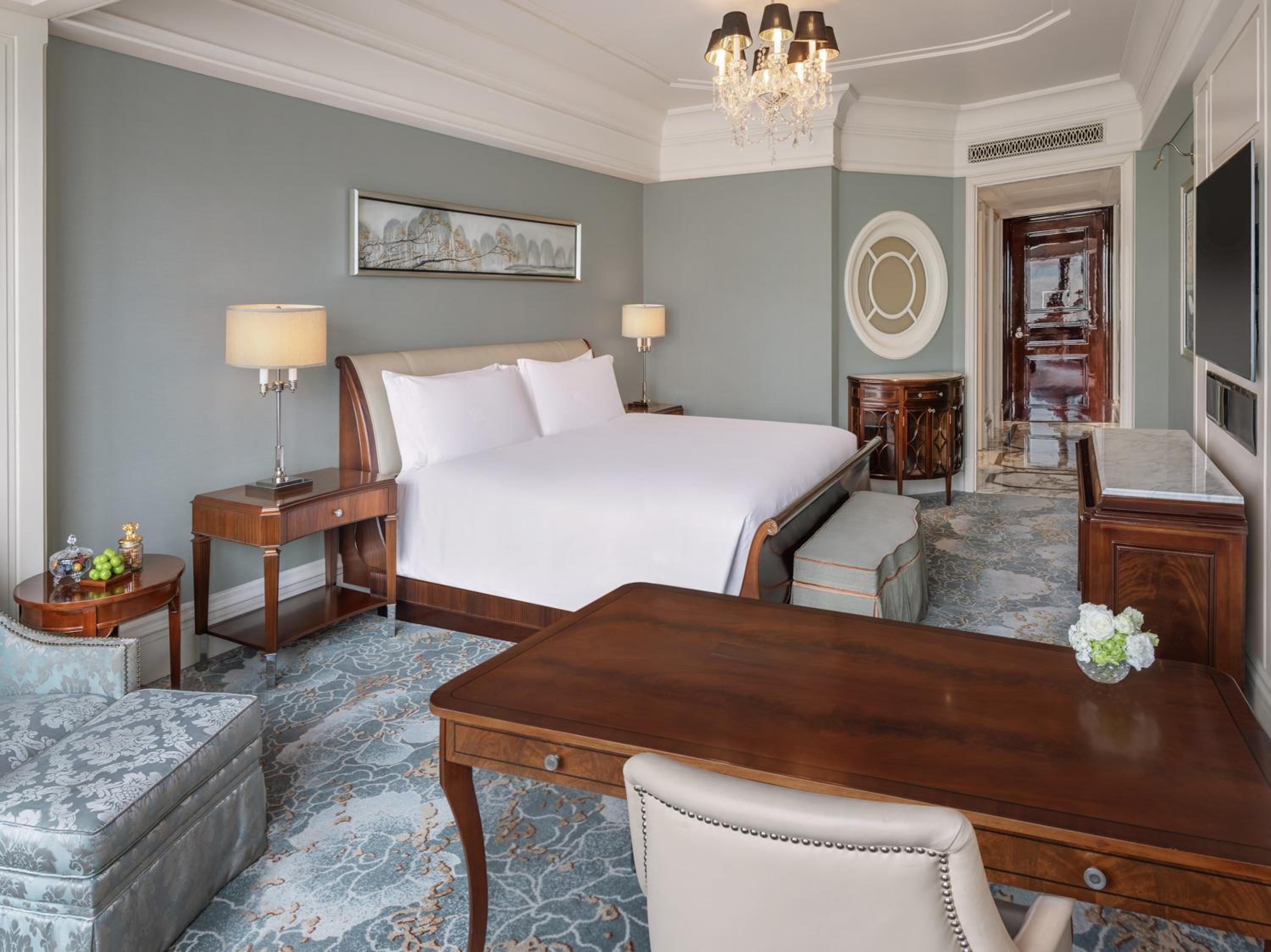 Deluxe King Room with City View