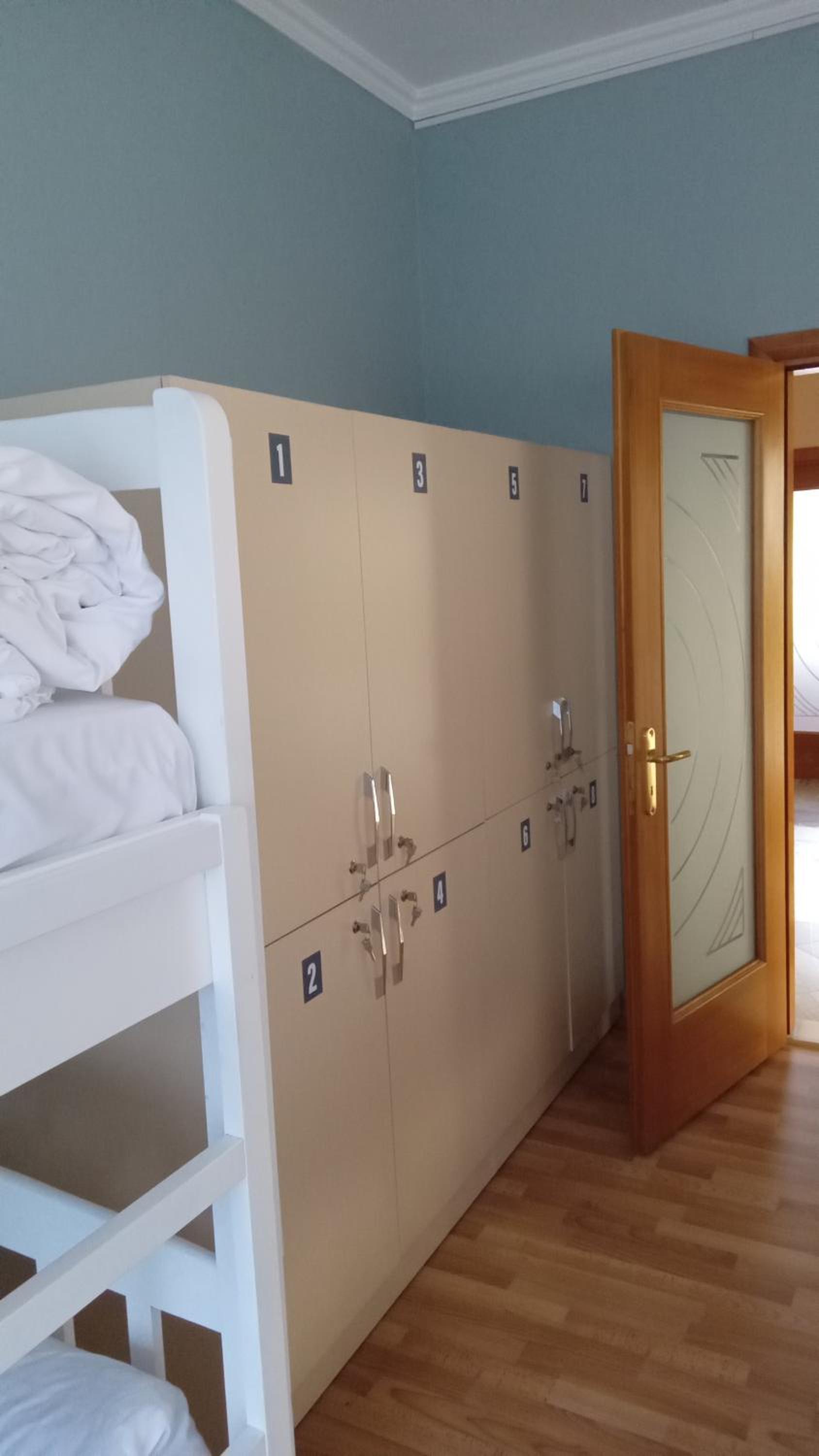 Bed in 6-Bed Female Dormitory Room photo 3
