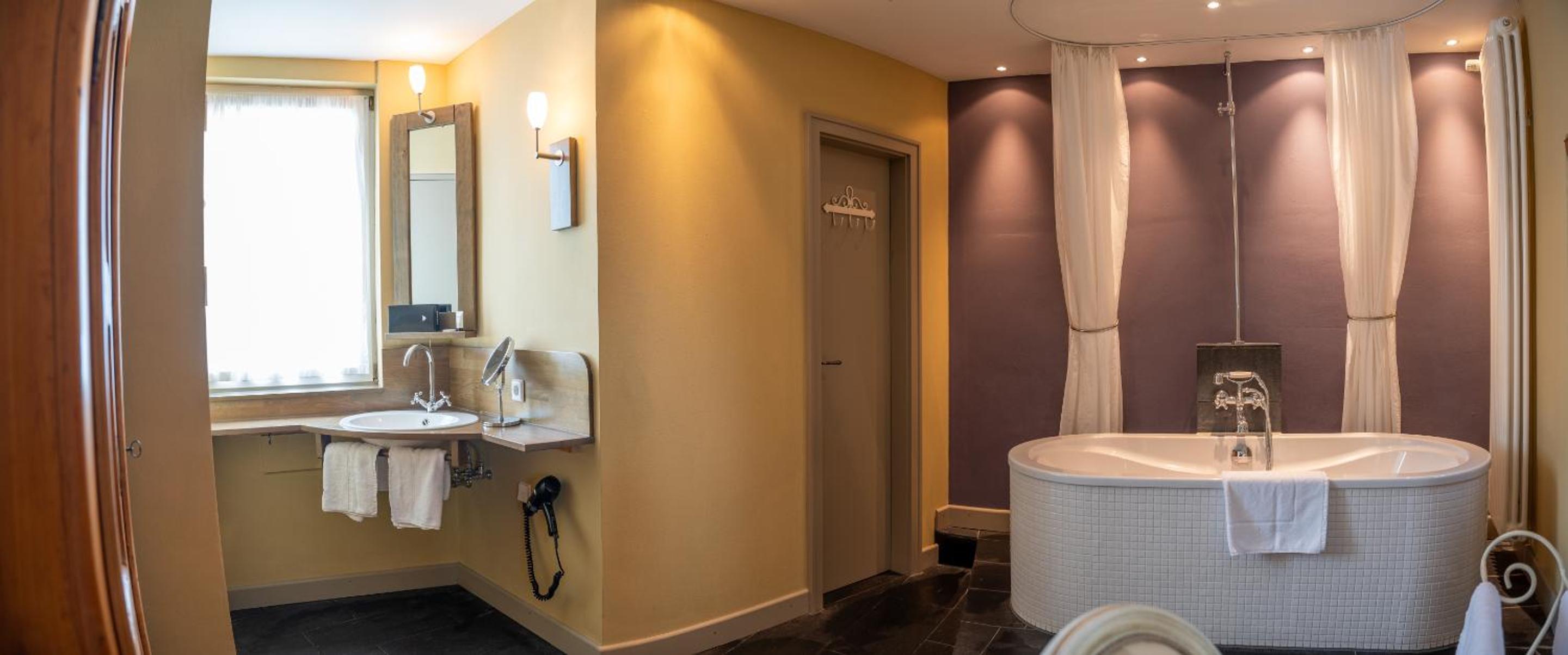 Suite with Balcony photo 2