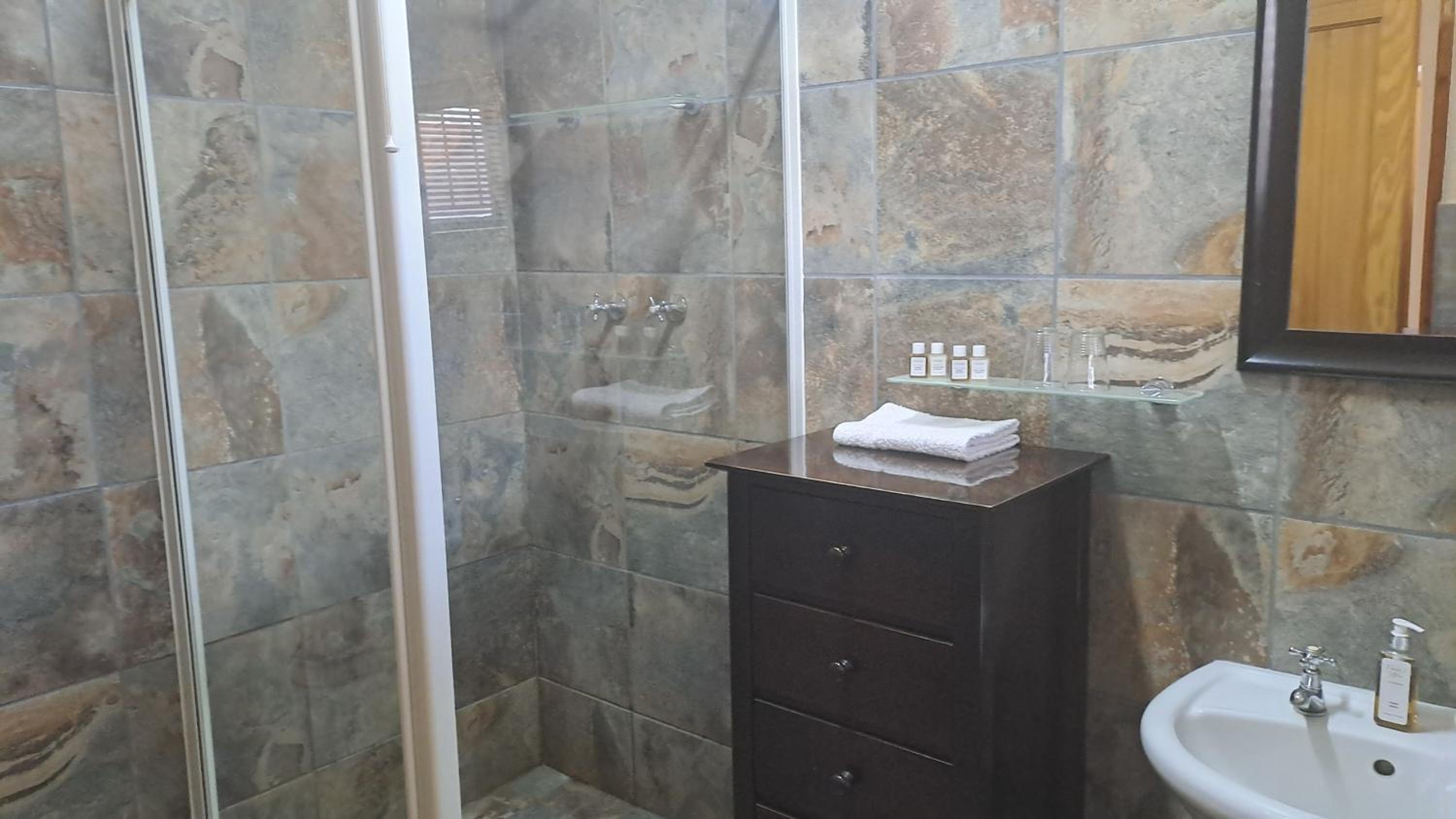 Deluxe King Room photo 3