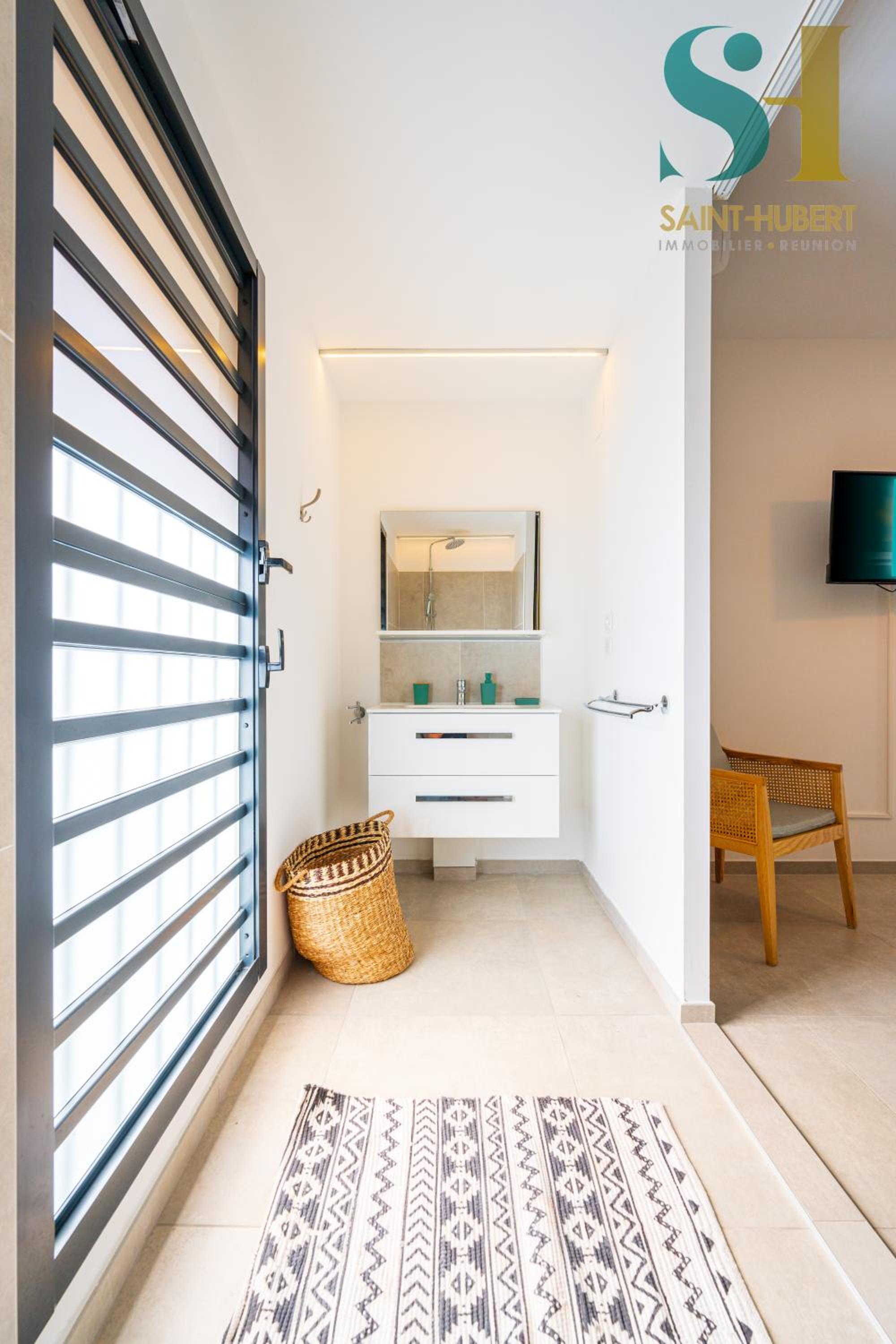 Three-Bedroom Apartment with Sea View photo 1