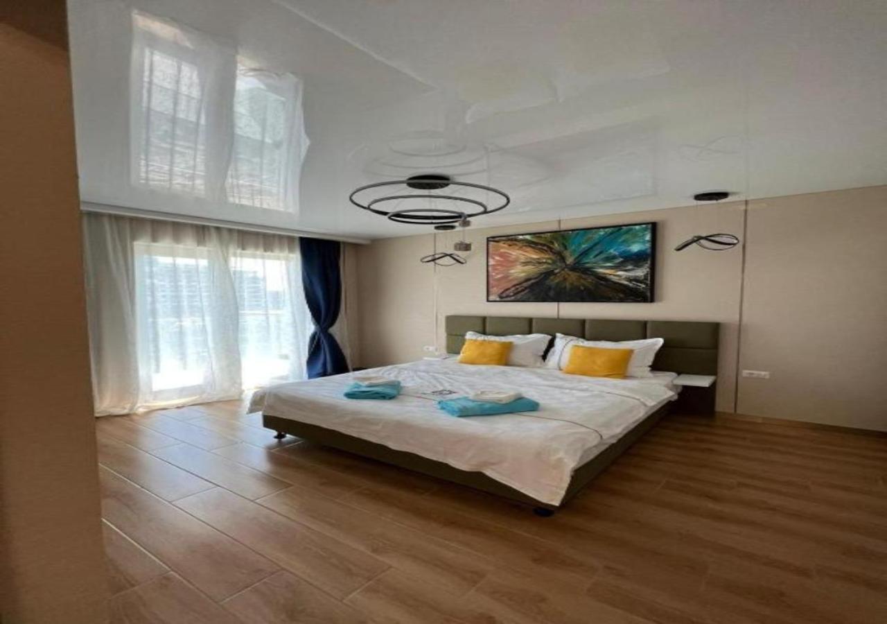 One-Bedroom Apartment with Sea View