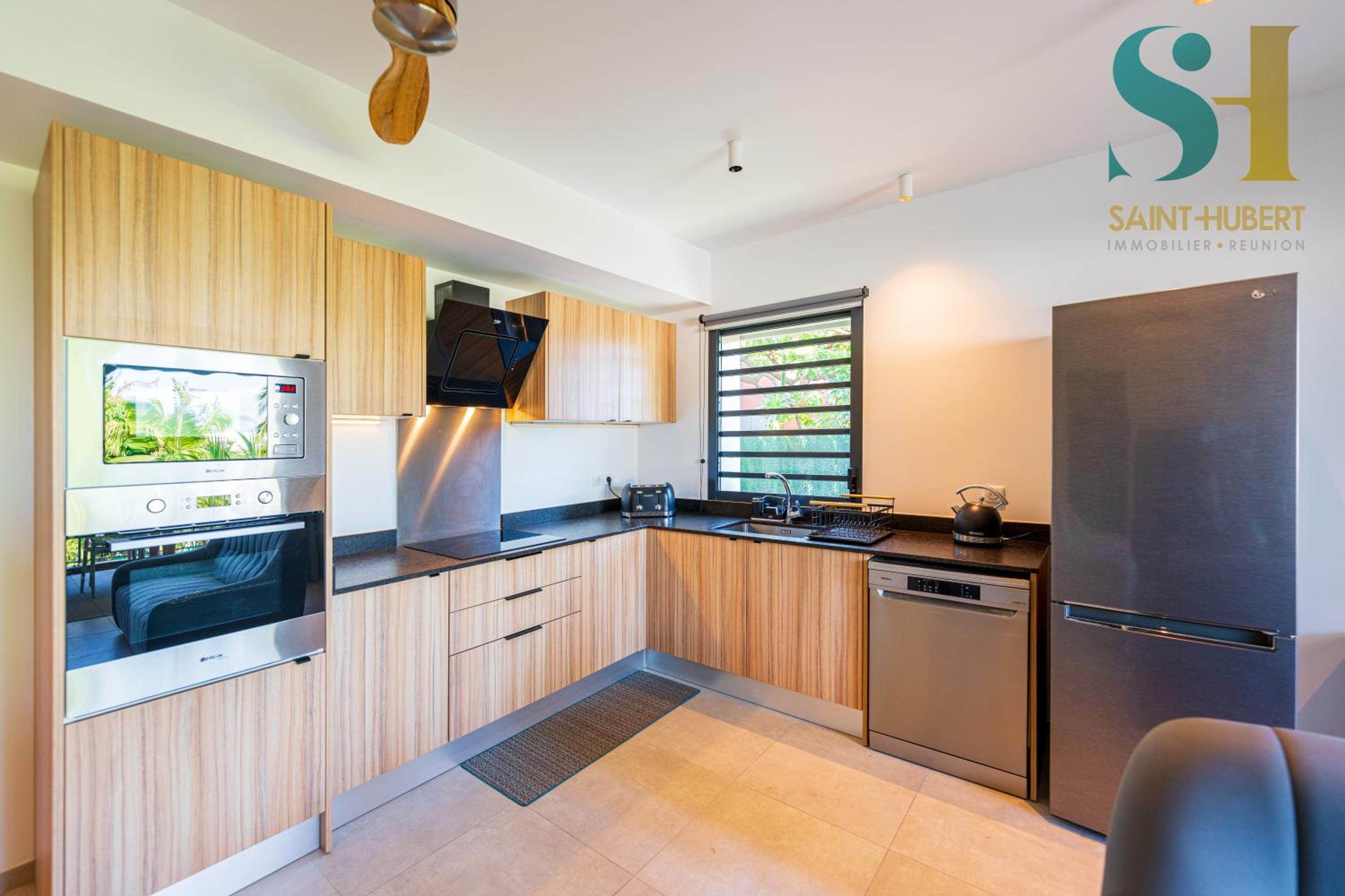 Three-Bedroom Apartment with Sea View photo 3