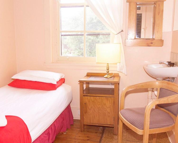 Single Room - Photo 1