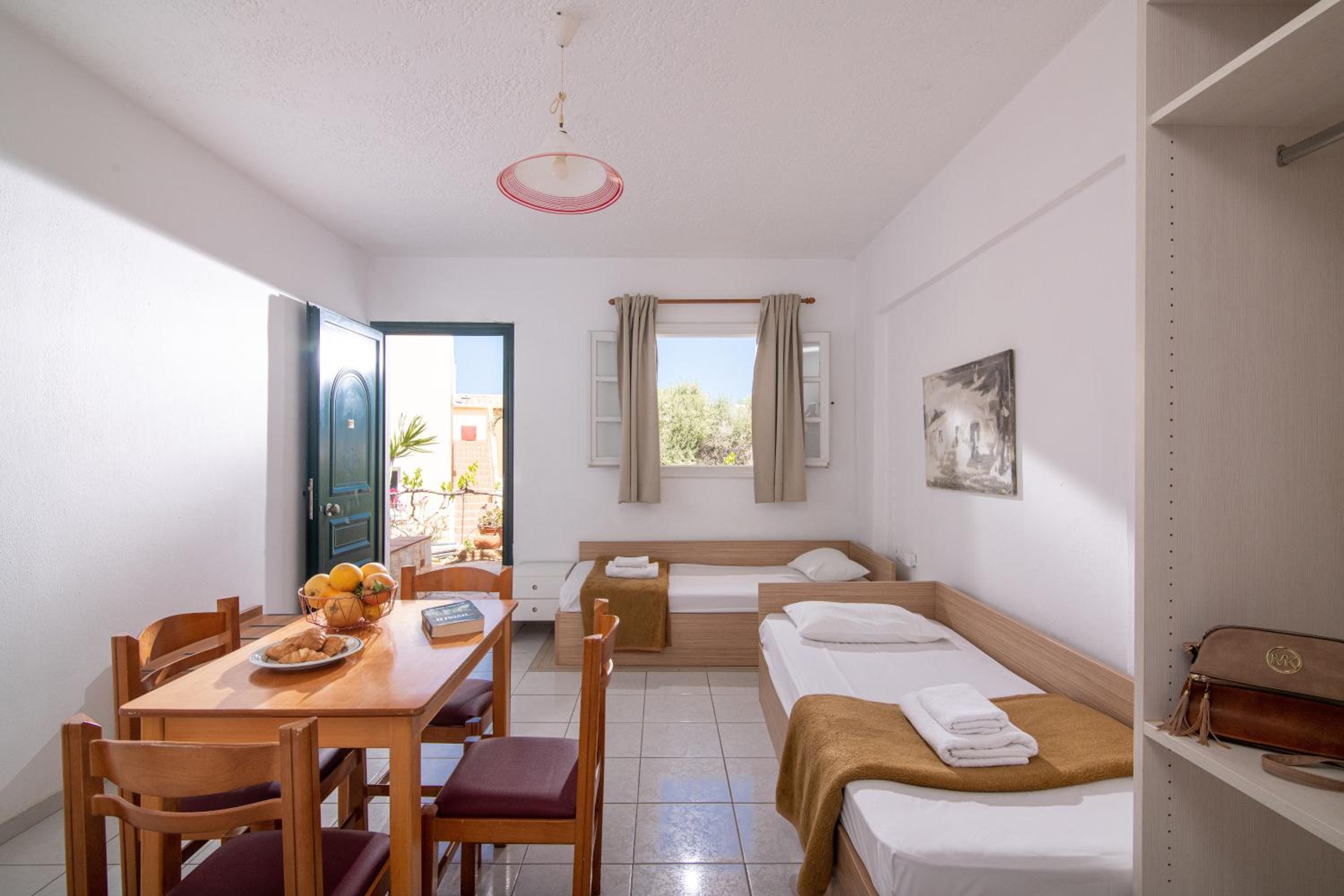 One-Bedroom Apartment with Garden or Pool View