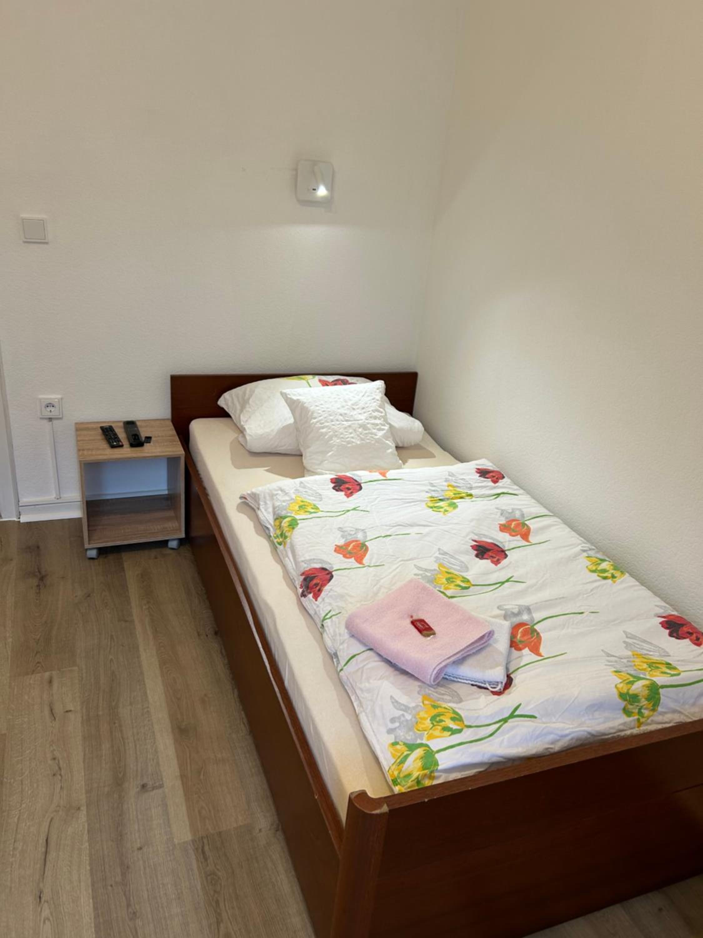 Single Room with Shared Bathroom