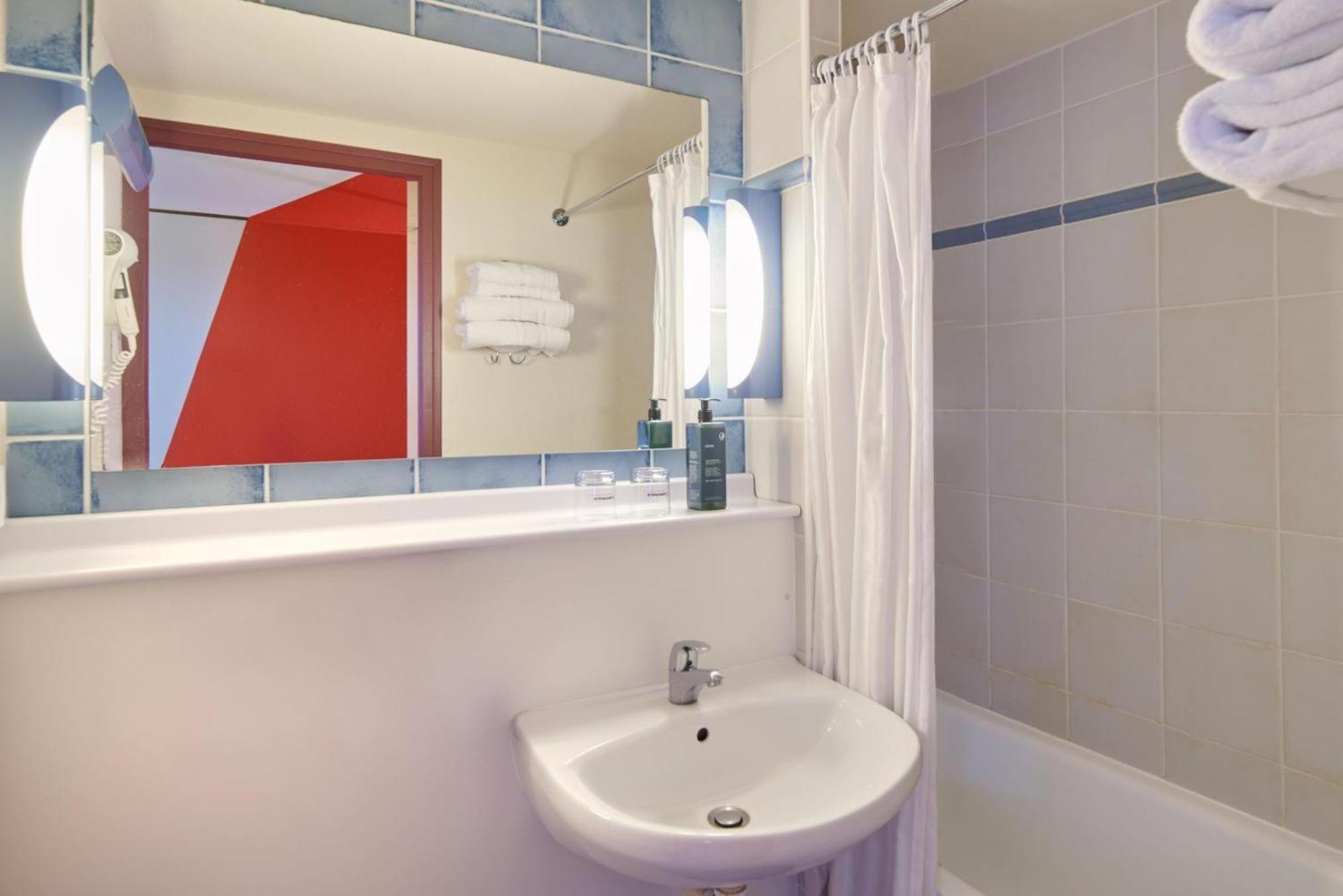 Twin Room - Photo 4
