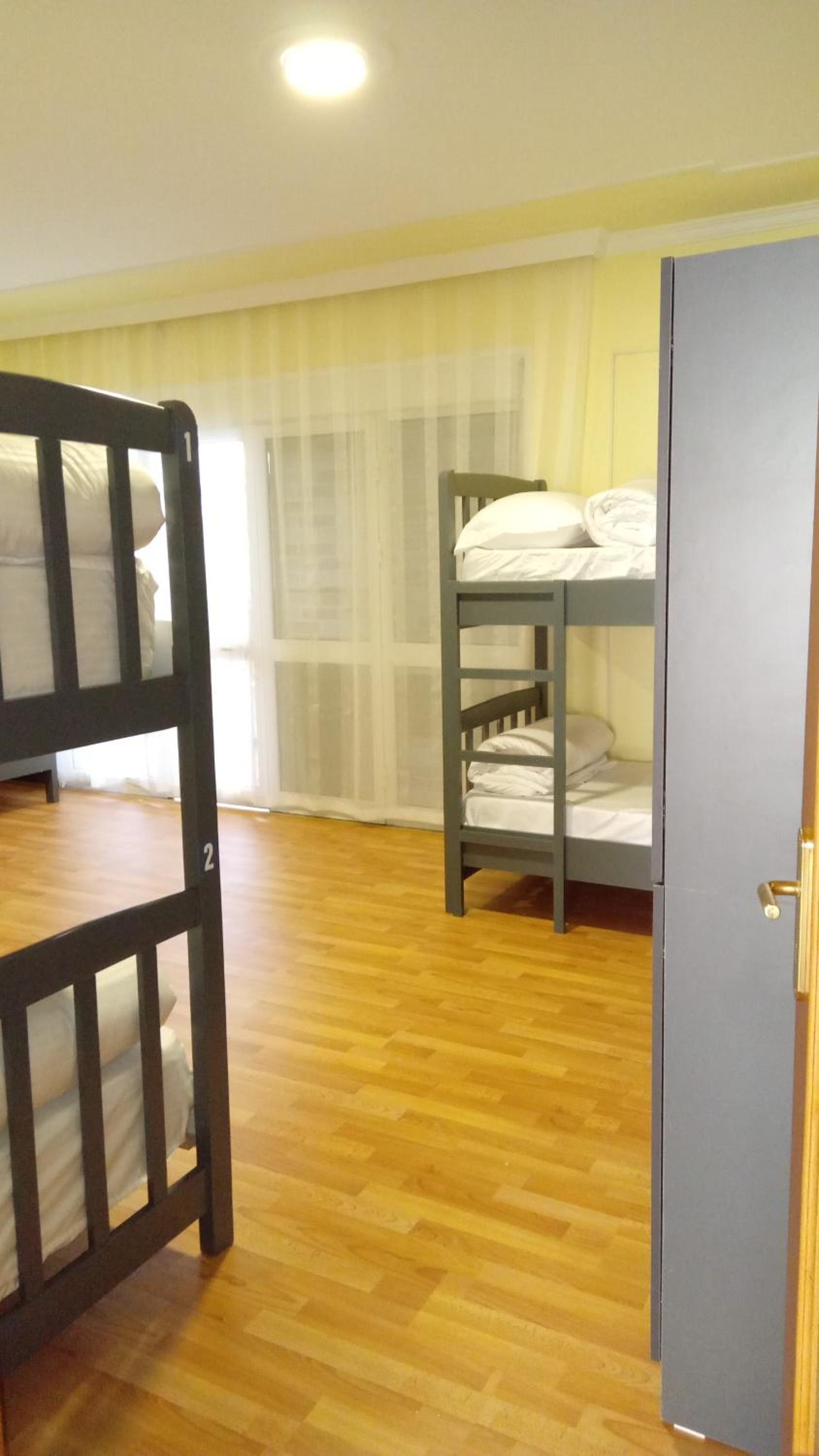 Bed in 8-Bed Mixed Dormitory Room photo 1