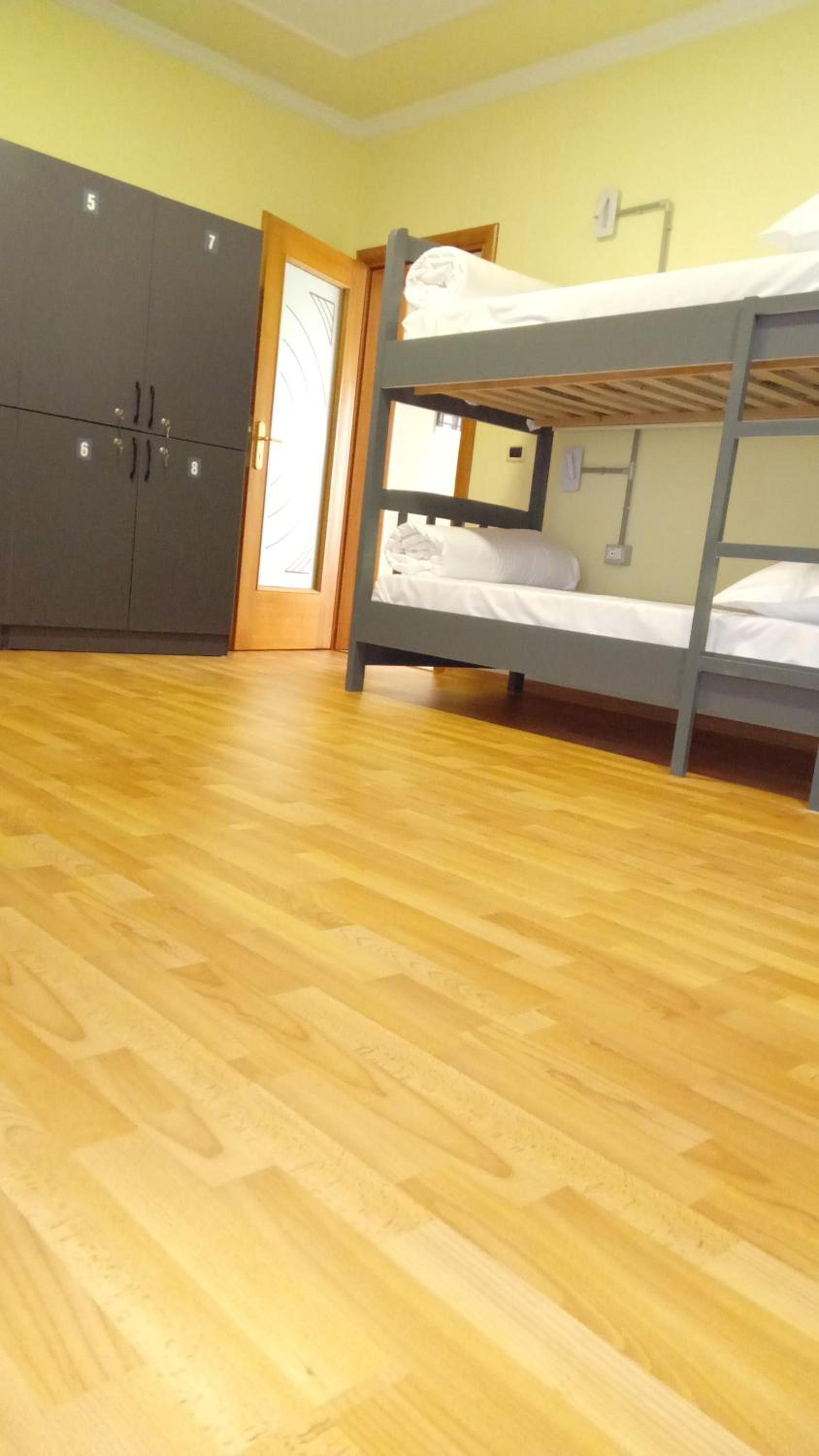 Bed in 8-Bed Mixed Dormitory Room photo 3