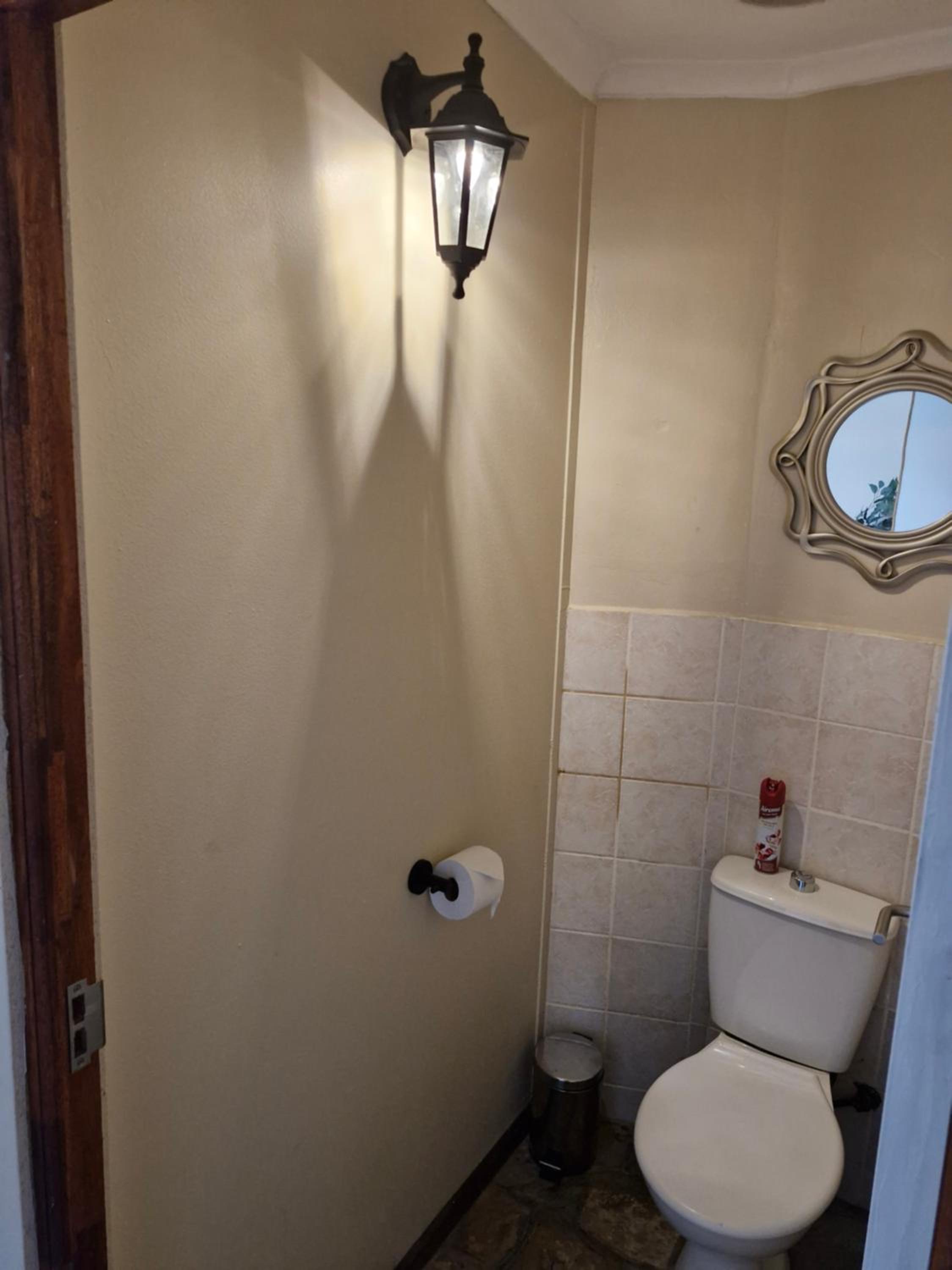 Queen Room - Photo 17