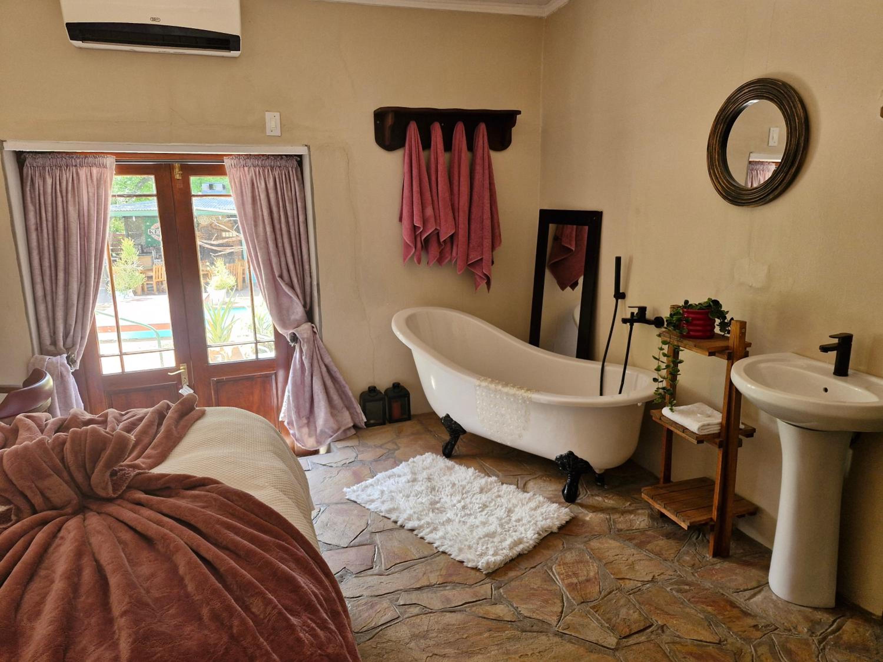 Queen Room - Photo 26