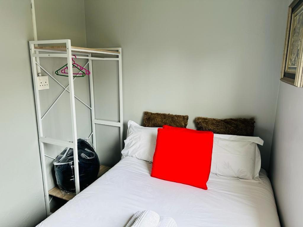 Budget Double Room photo 3
