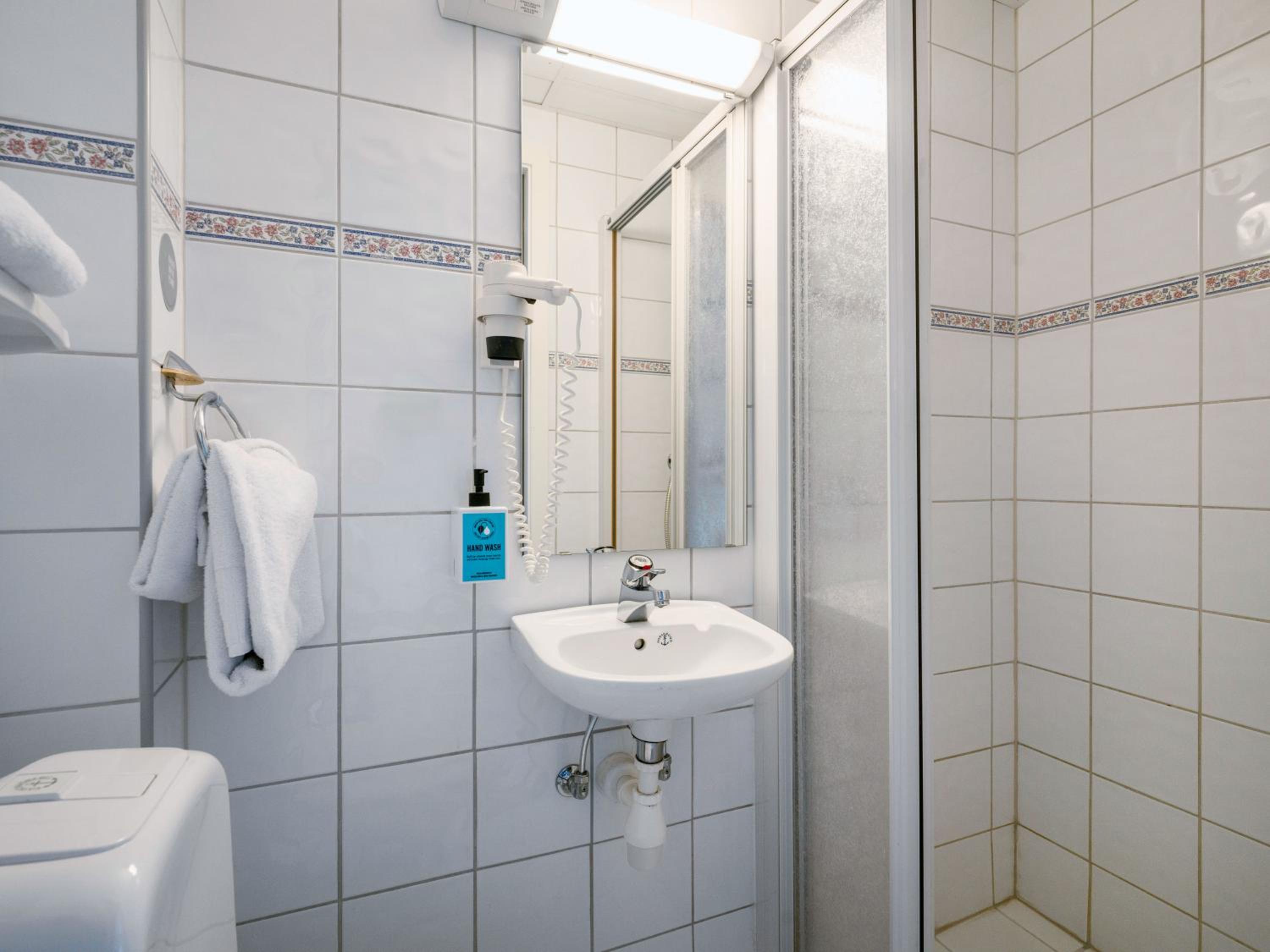Compact Single Room photo 3