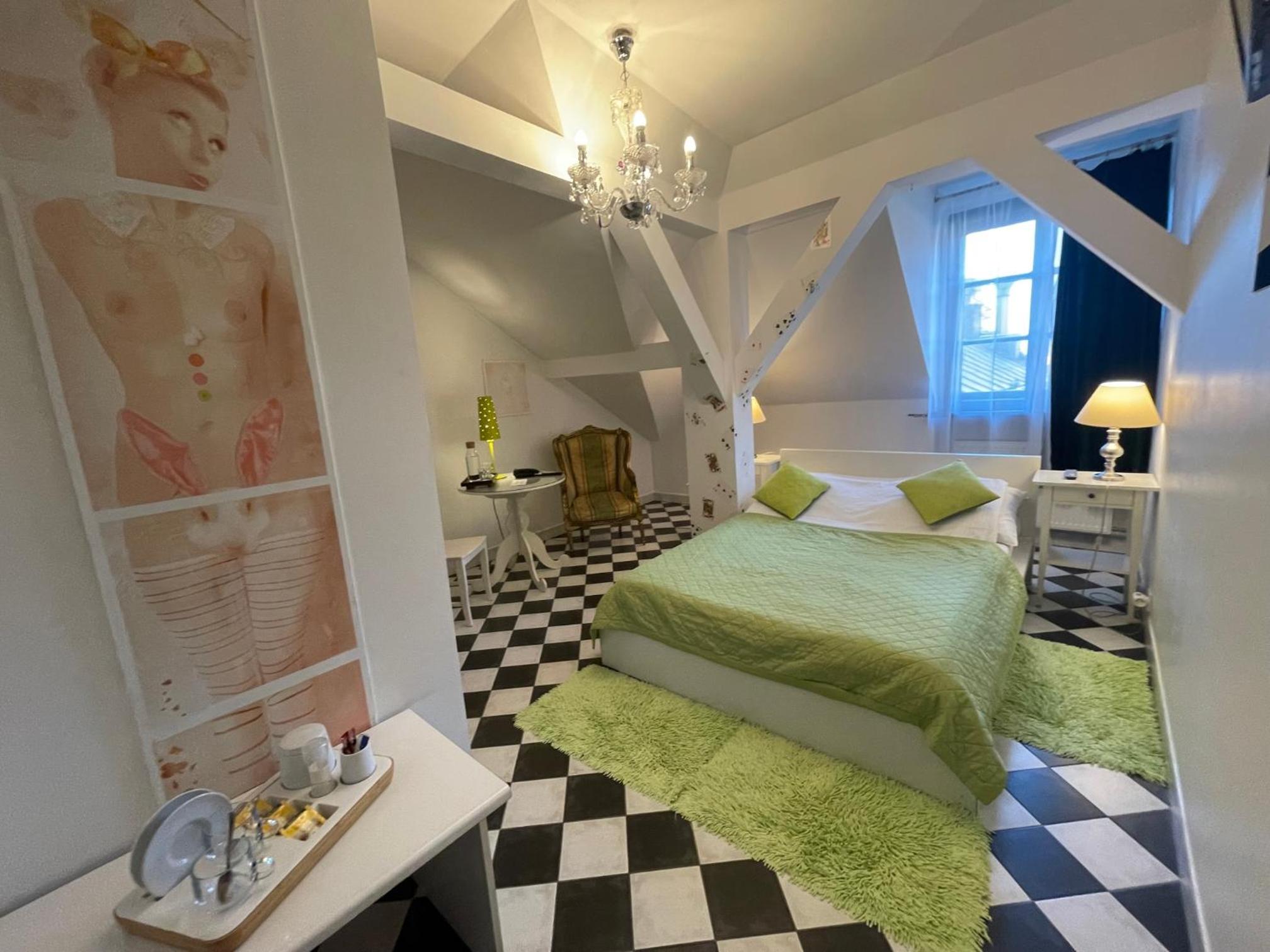 Standard Double Room - Photo 10