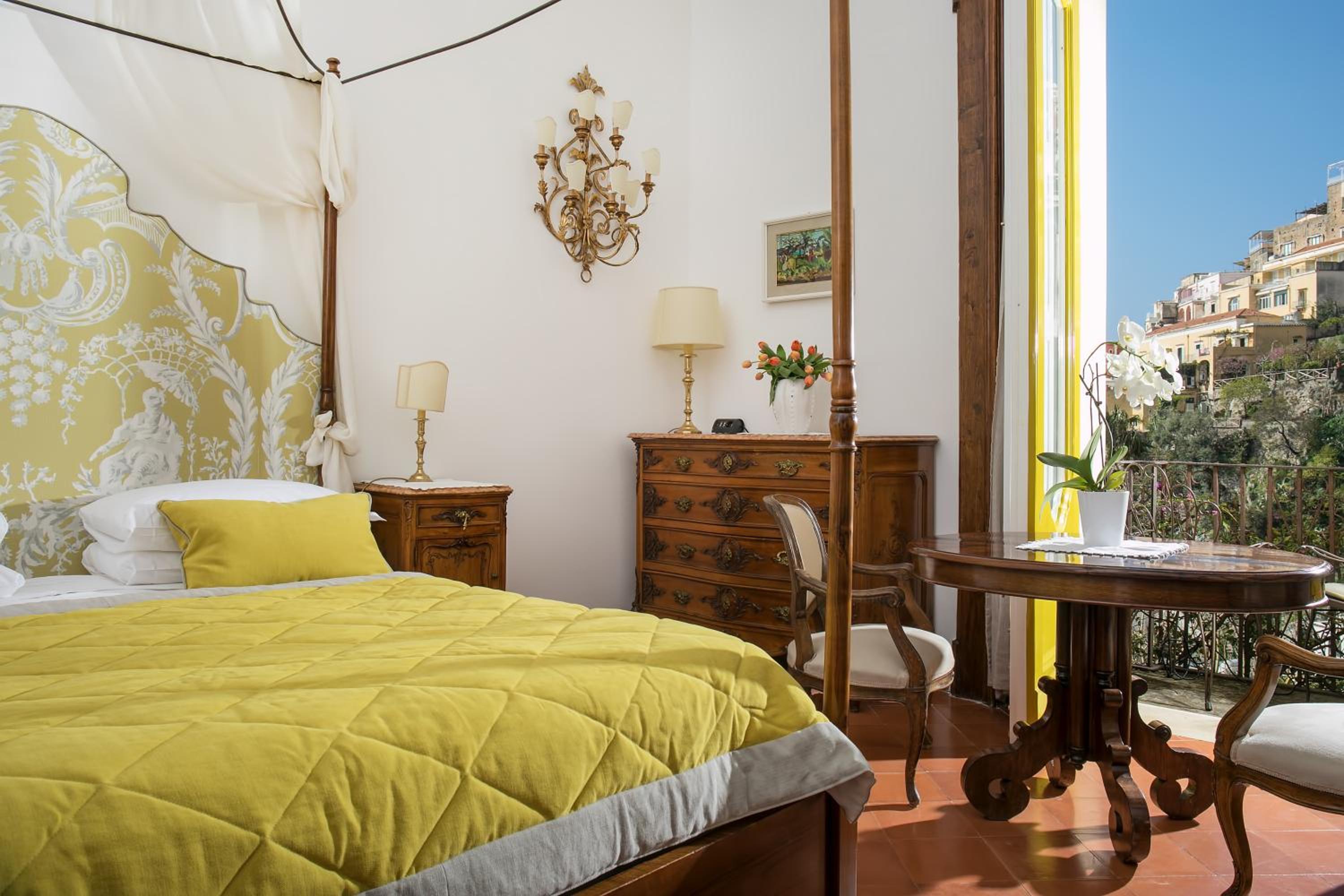 Deluxe Double Room with Sea View - Photo 10