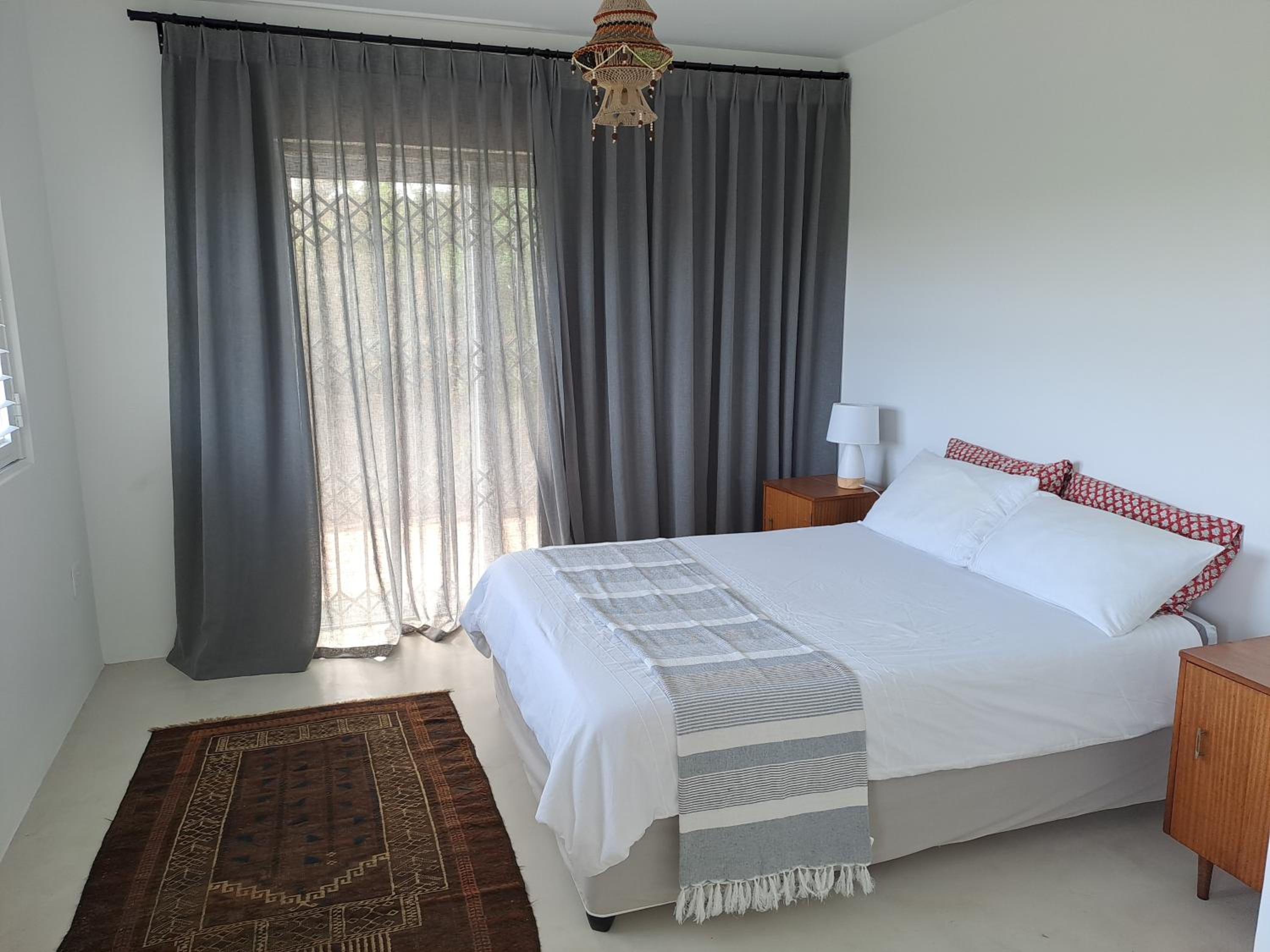 Five-Bedroom House photo 1