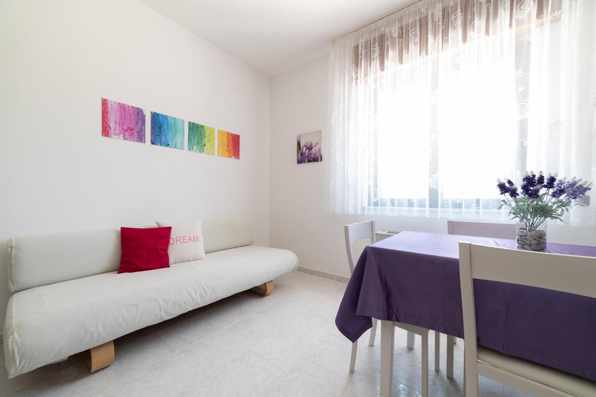 One-Bedroom Apartment photo 1