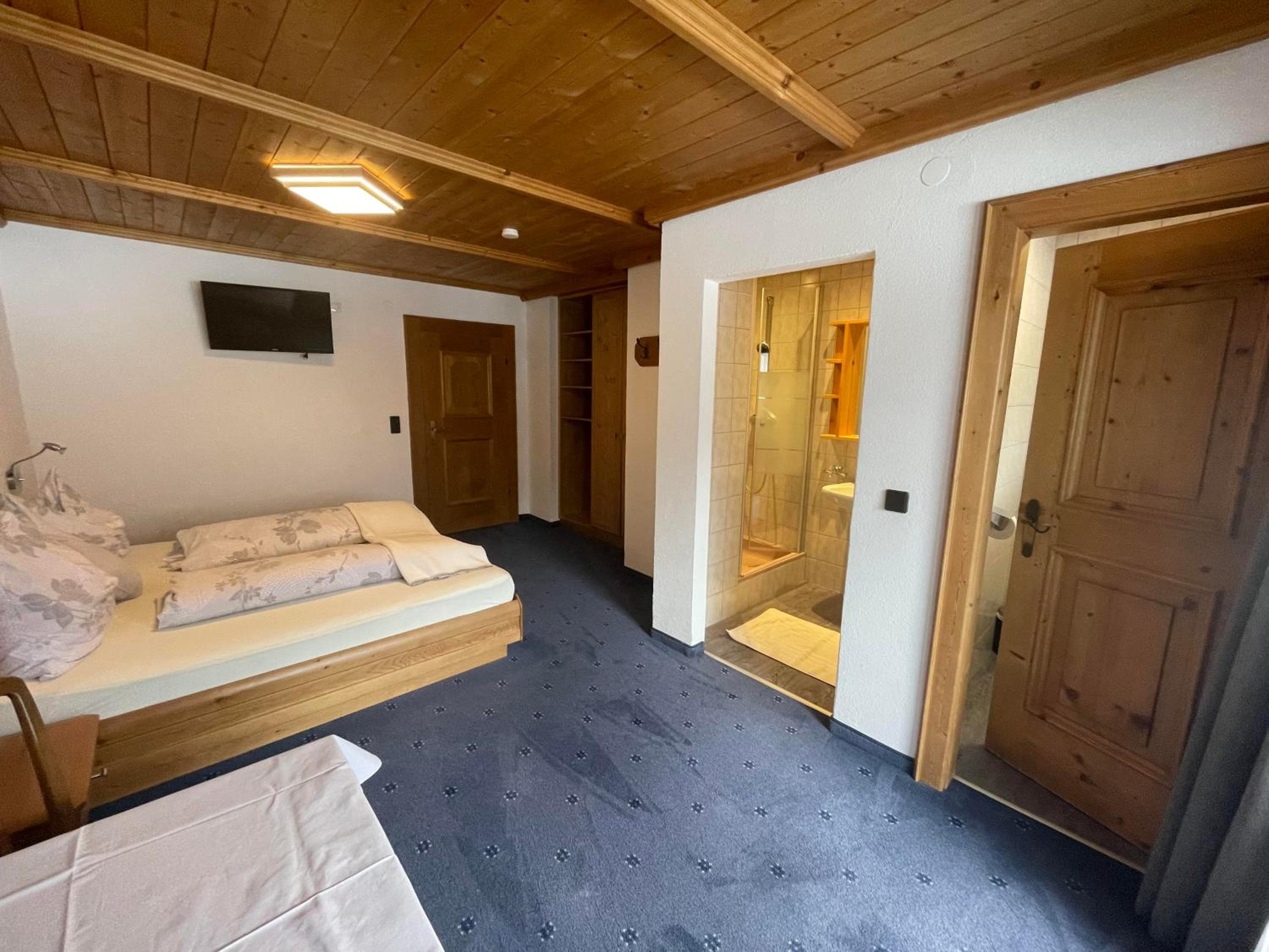 Deluxe Double Room with Shower photo 1