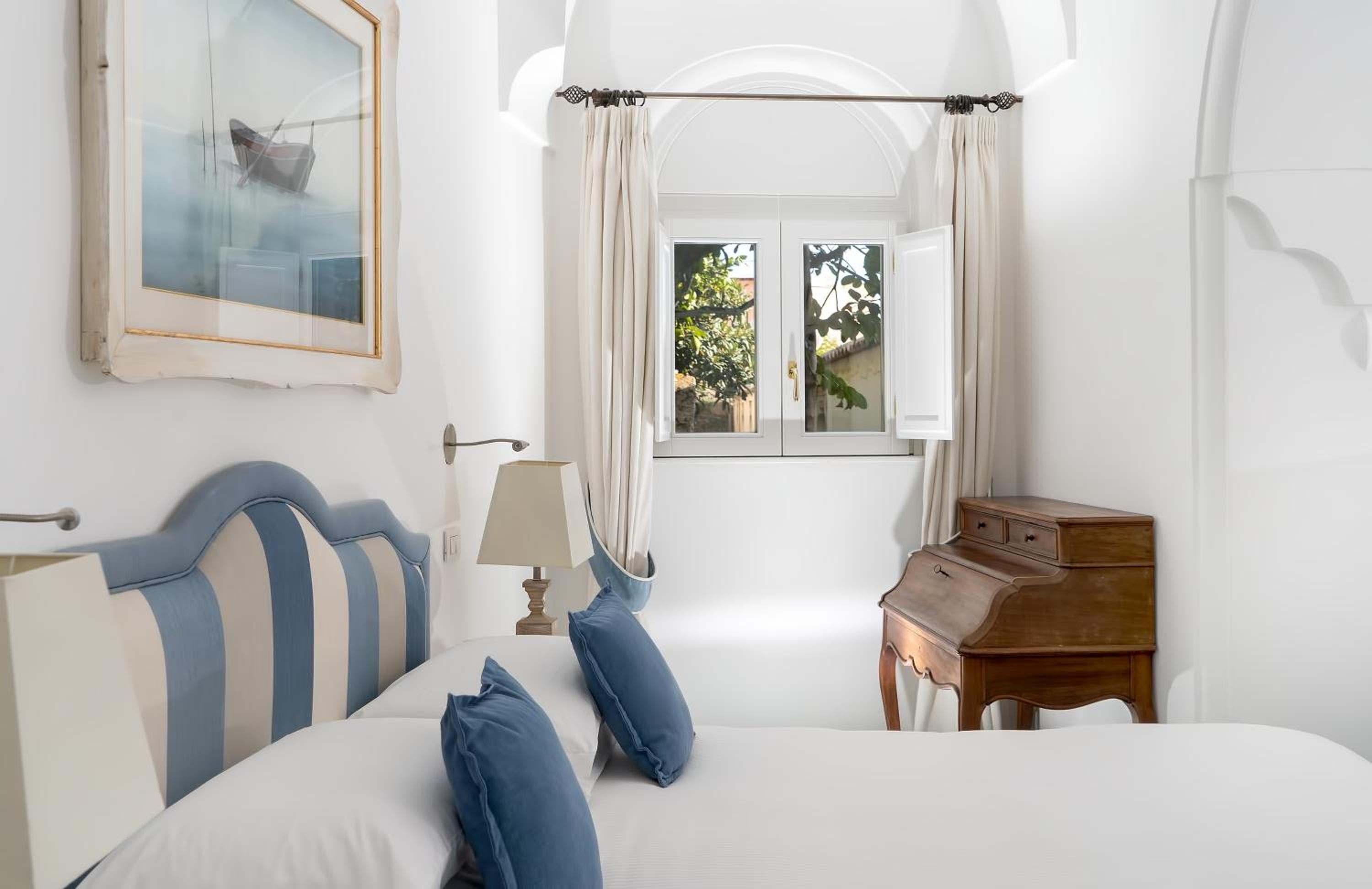 Executive Suite - Photo 8