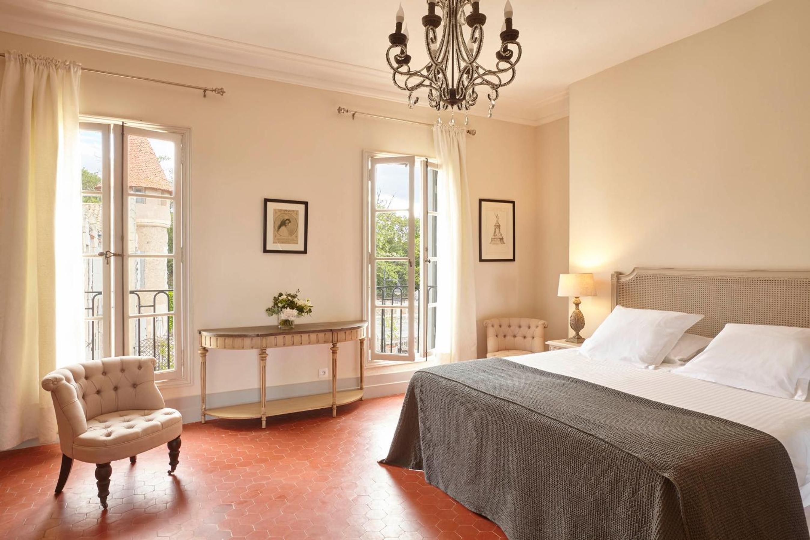 Suite - Photo 1