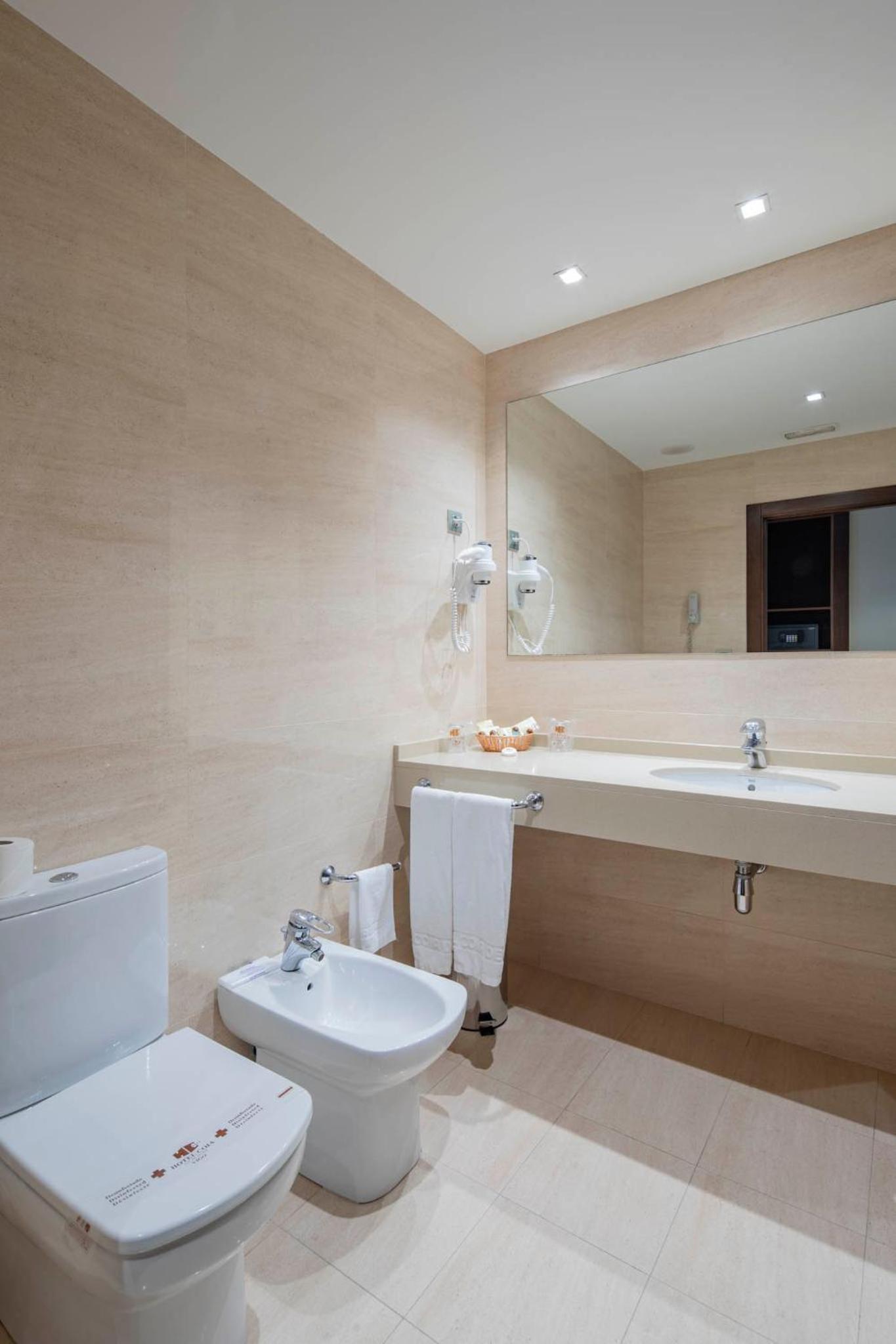 Double or Twin Room - Photo 4