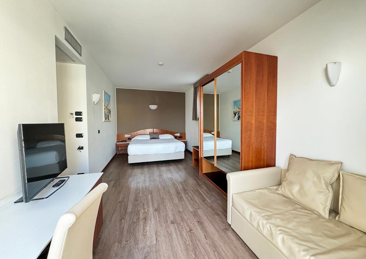Double Room with Pool View photo 1