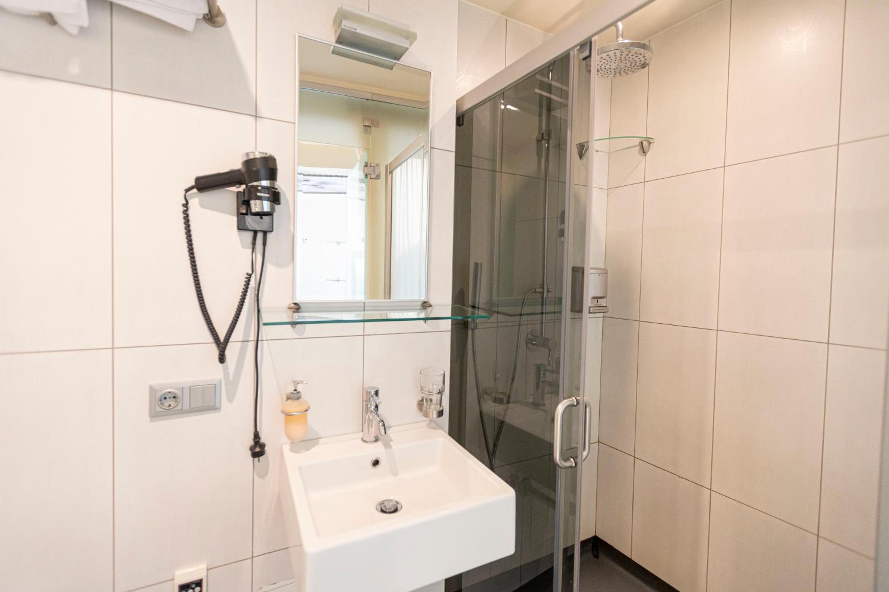 Design Double Room - Photo 17