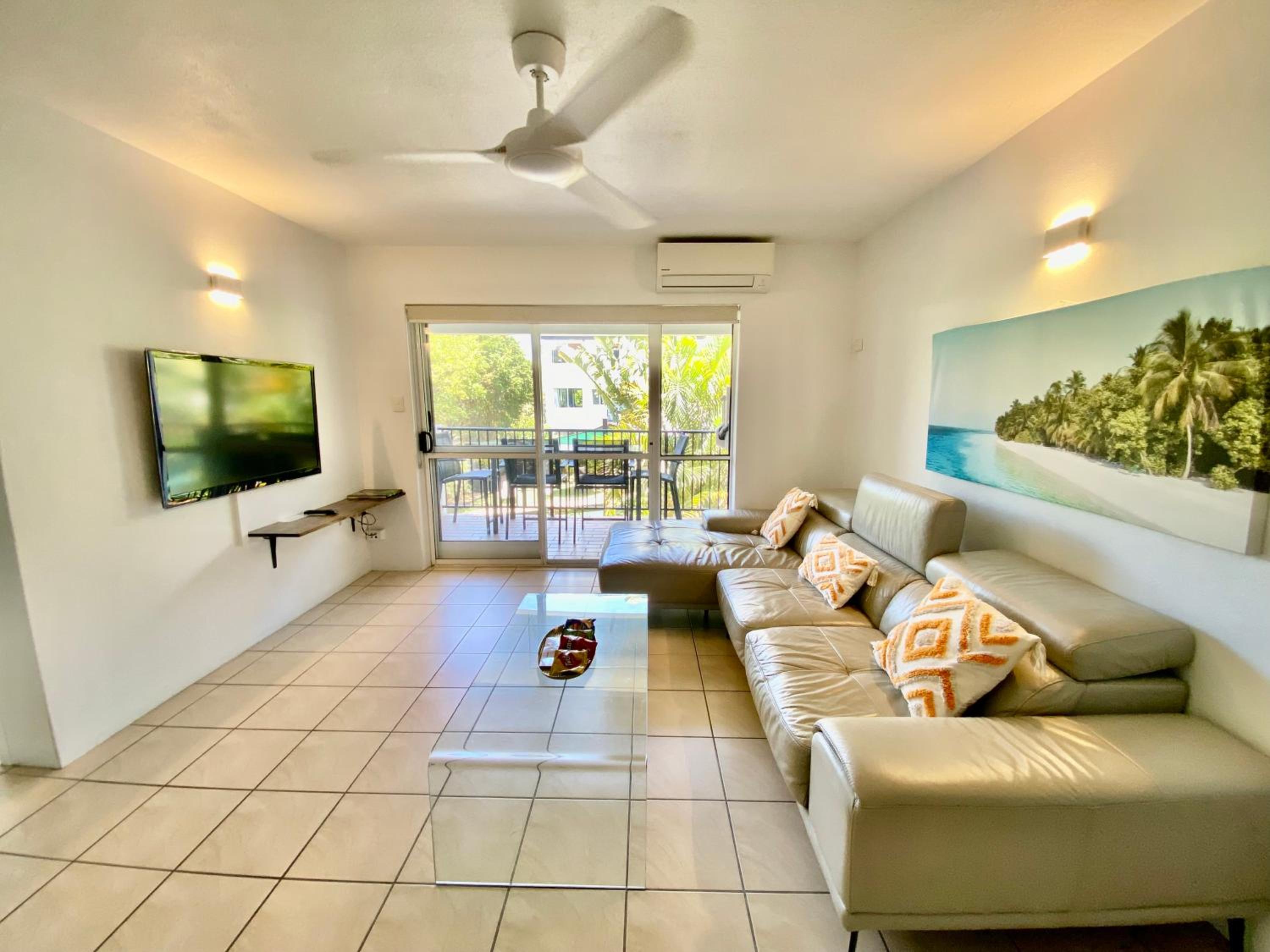 Apartment with Pool View  - Photo 3