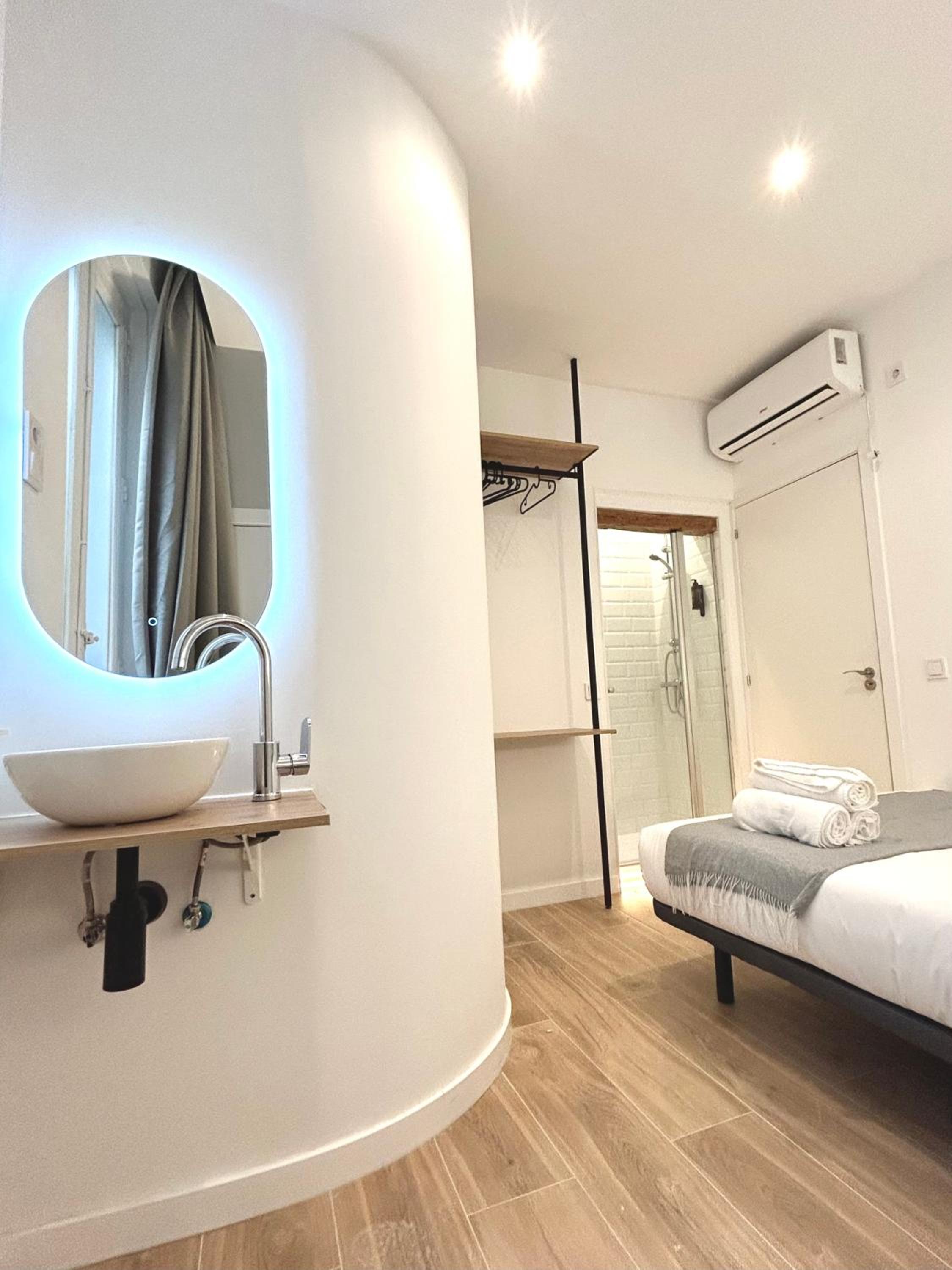 Double Room With Private Bathroom photo 3