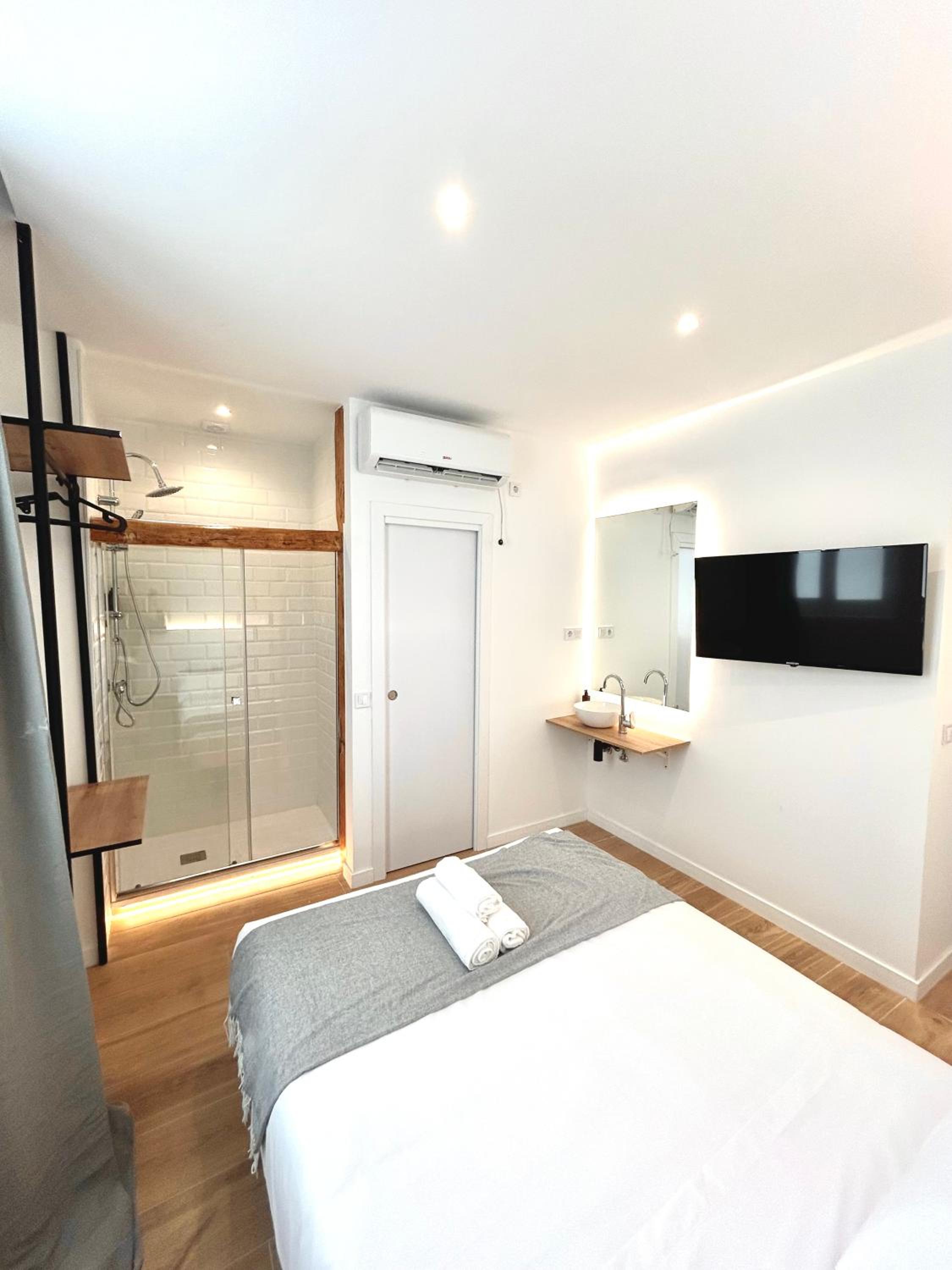 Double Room With Private Bathroom photo 3