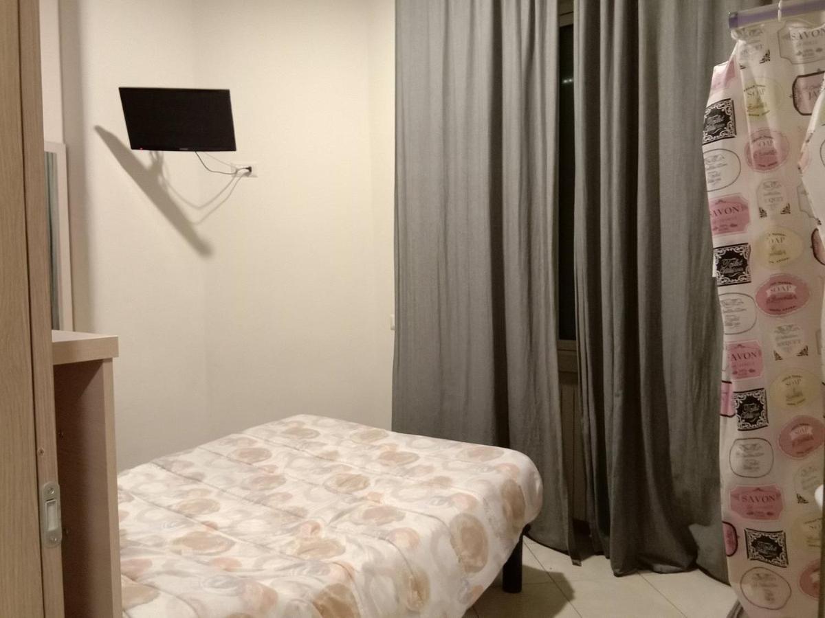 Single Room with Shared Bathroom