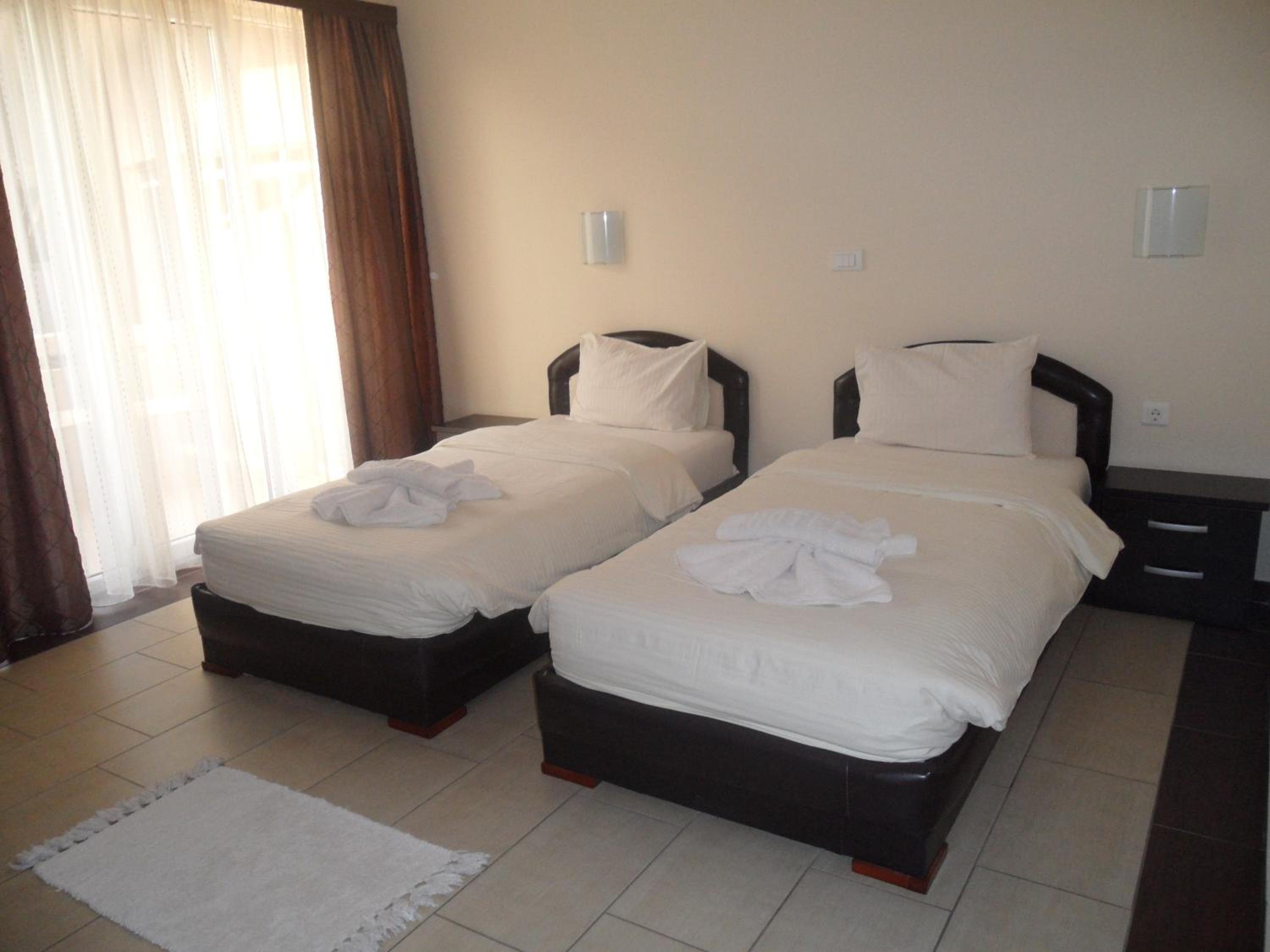 Twin Room - Photo 4