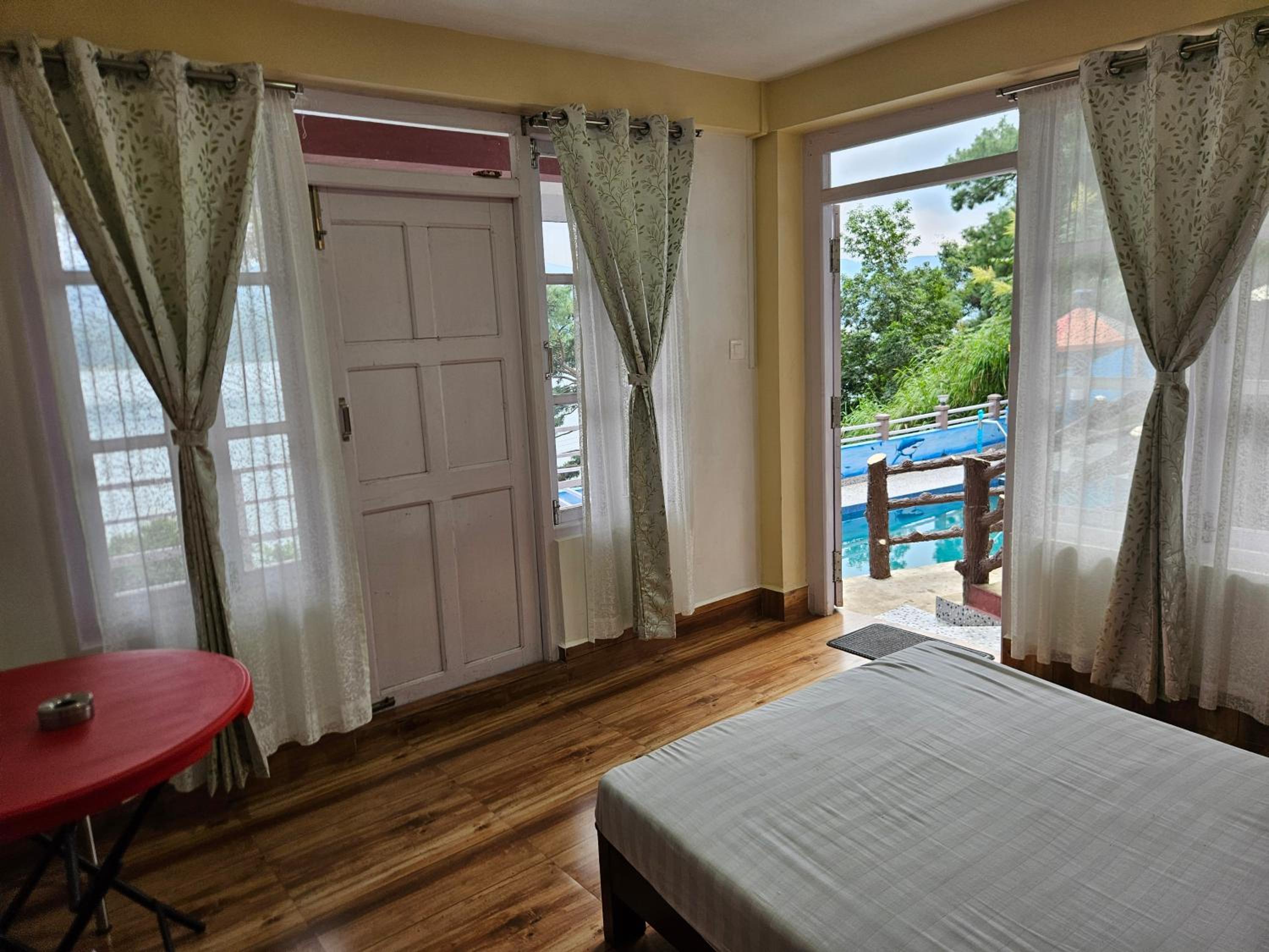 Family Room With Balcony photo 1