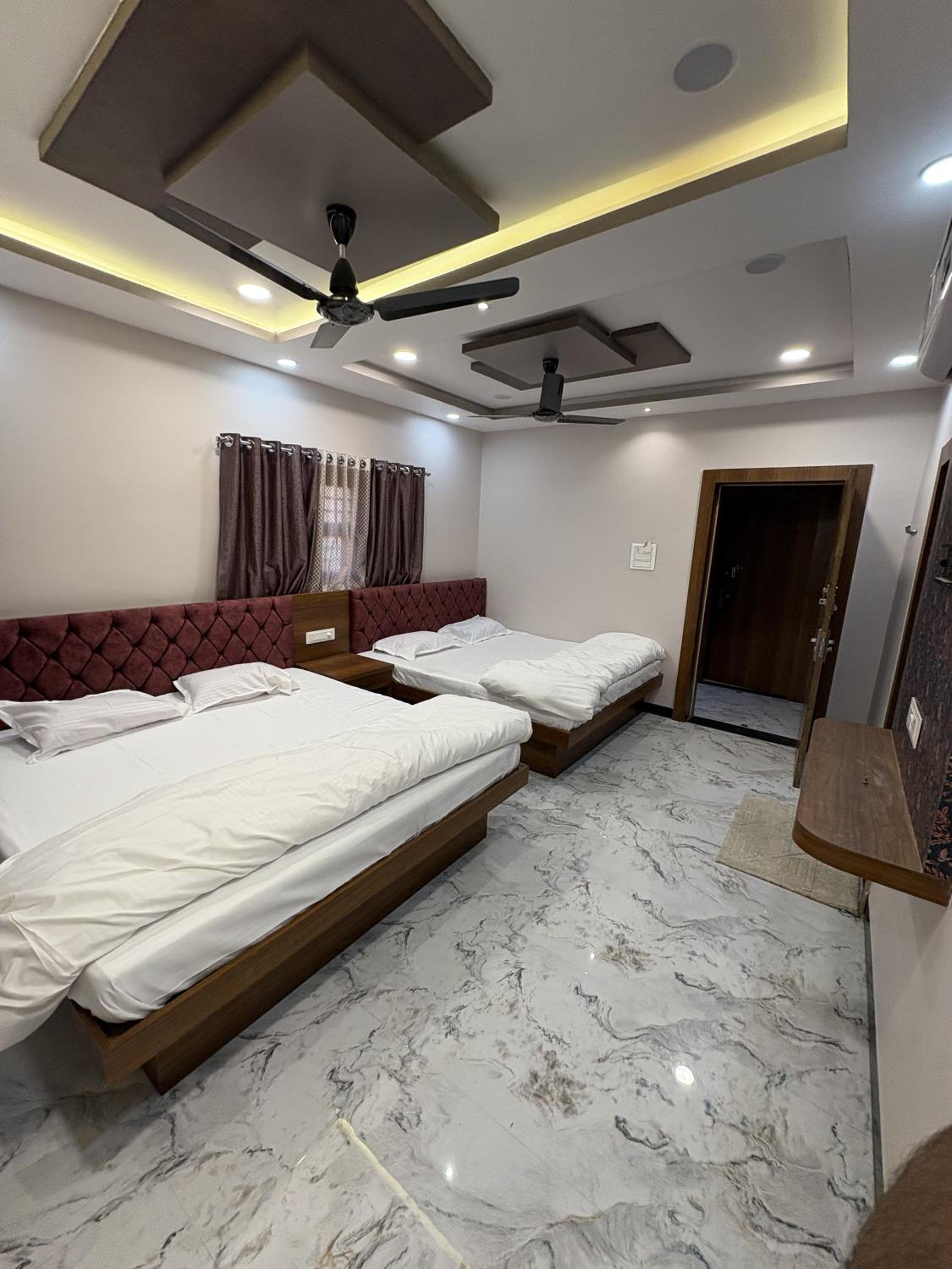 Double or Twin Room with Private Bathroom photo 1